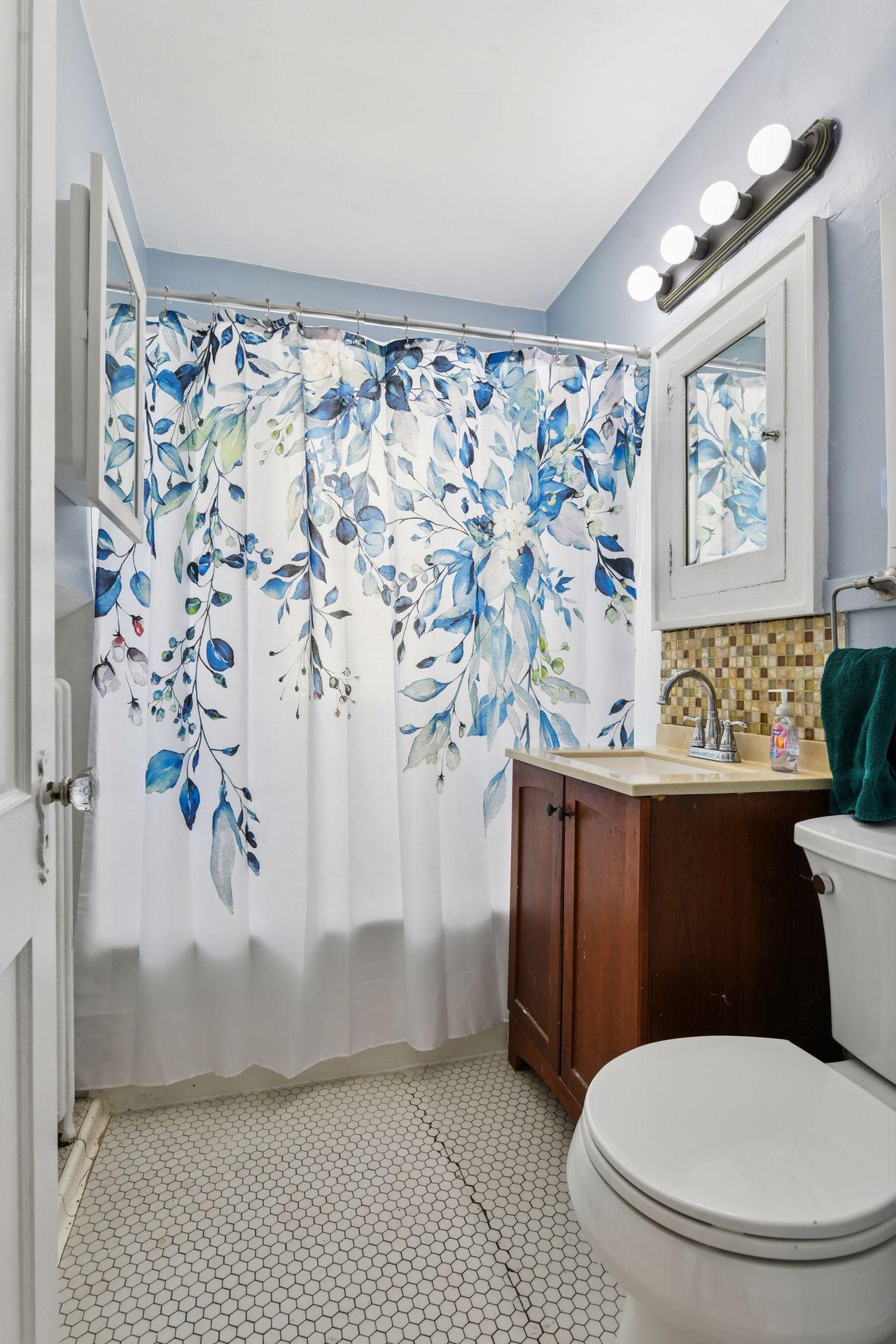 2630 Dupont Avenue N