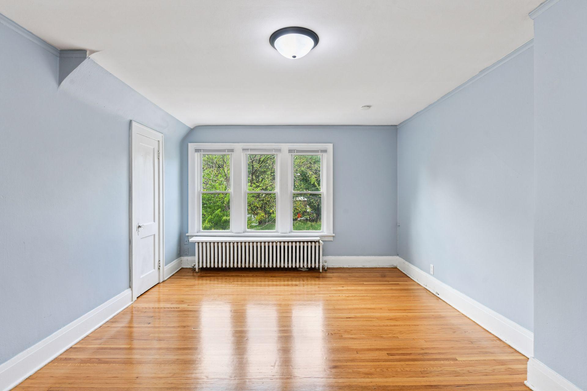 2630 Dupont Avenue N