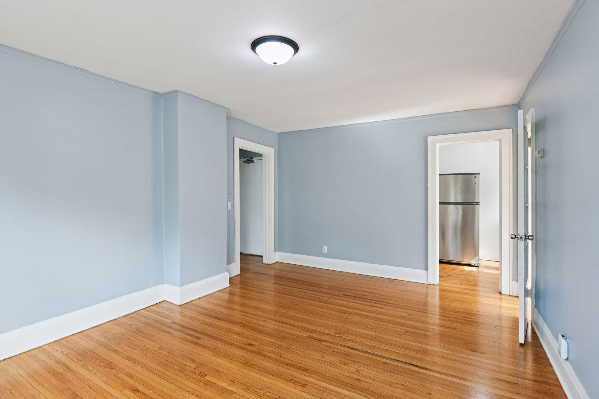 2630 Dupont Avenue N