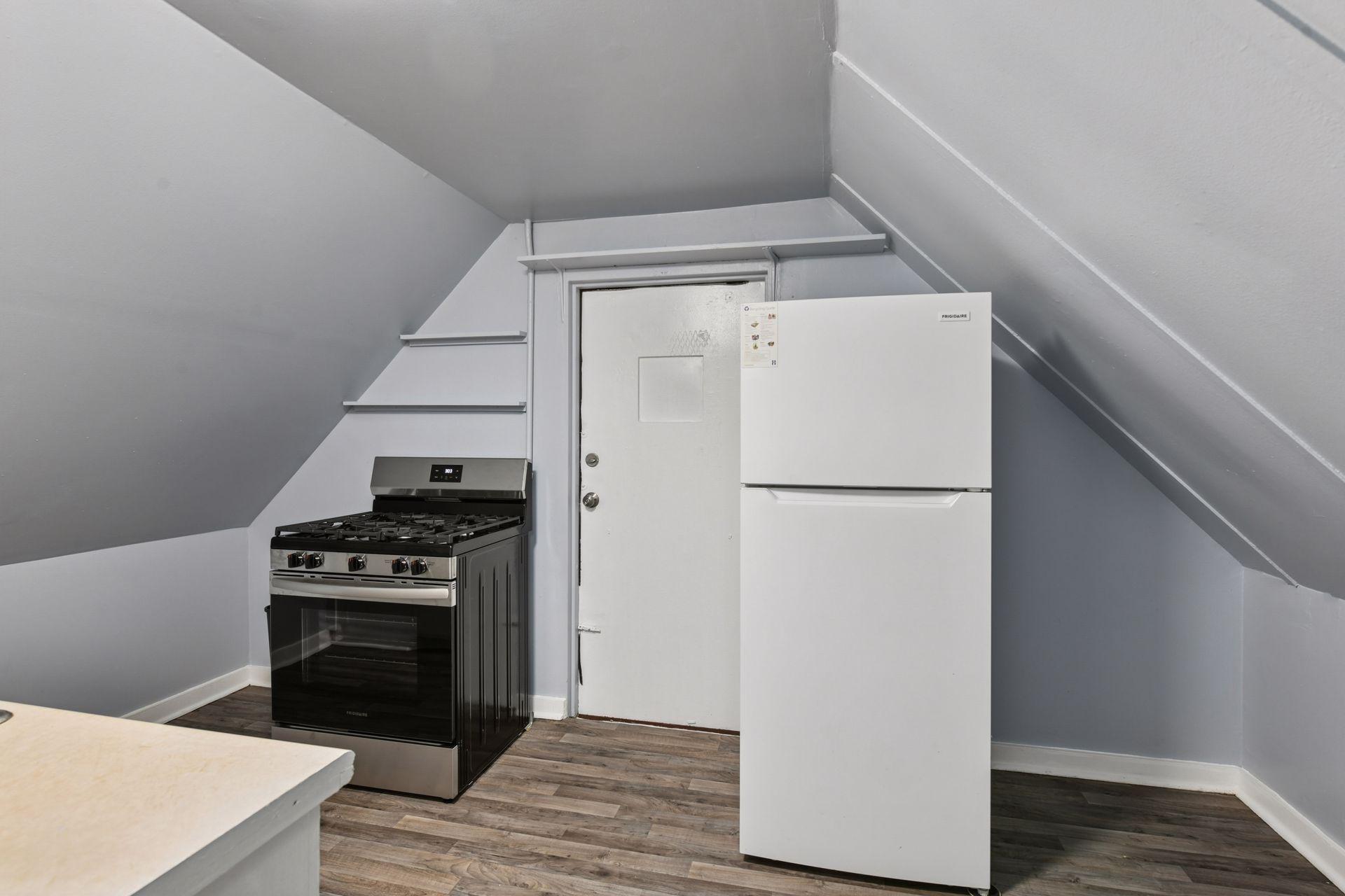 2630 Dupont Avenue N