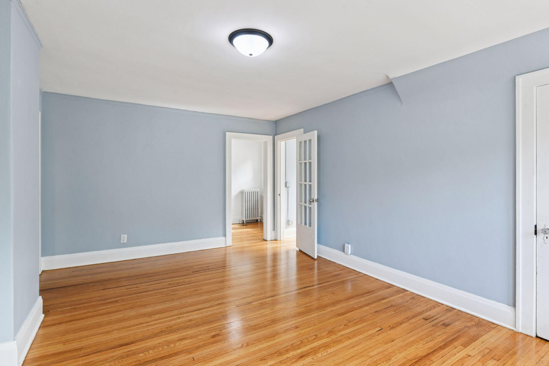 2630 Dupont Avenue N