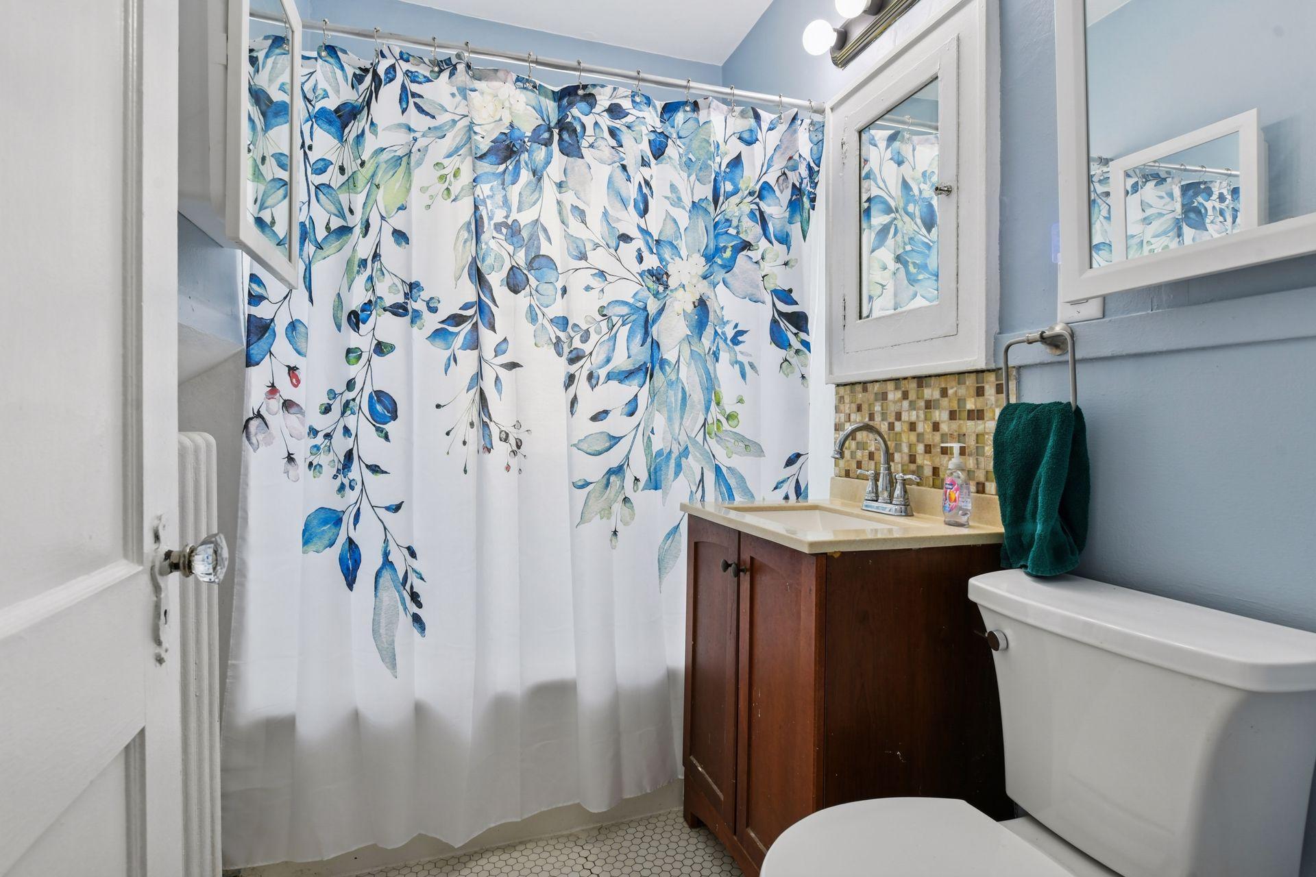 2630 Dupont Avenue N