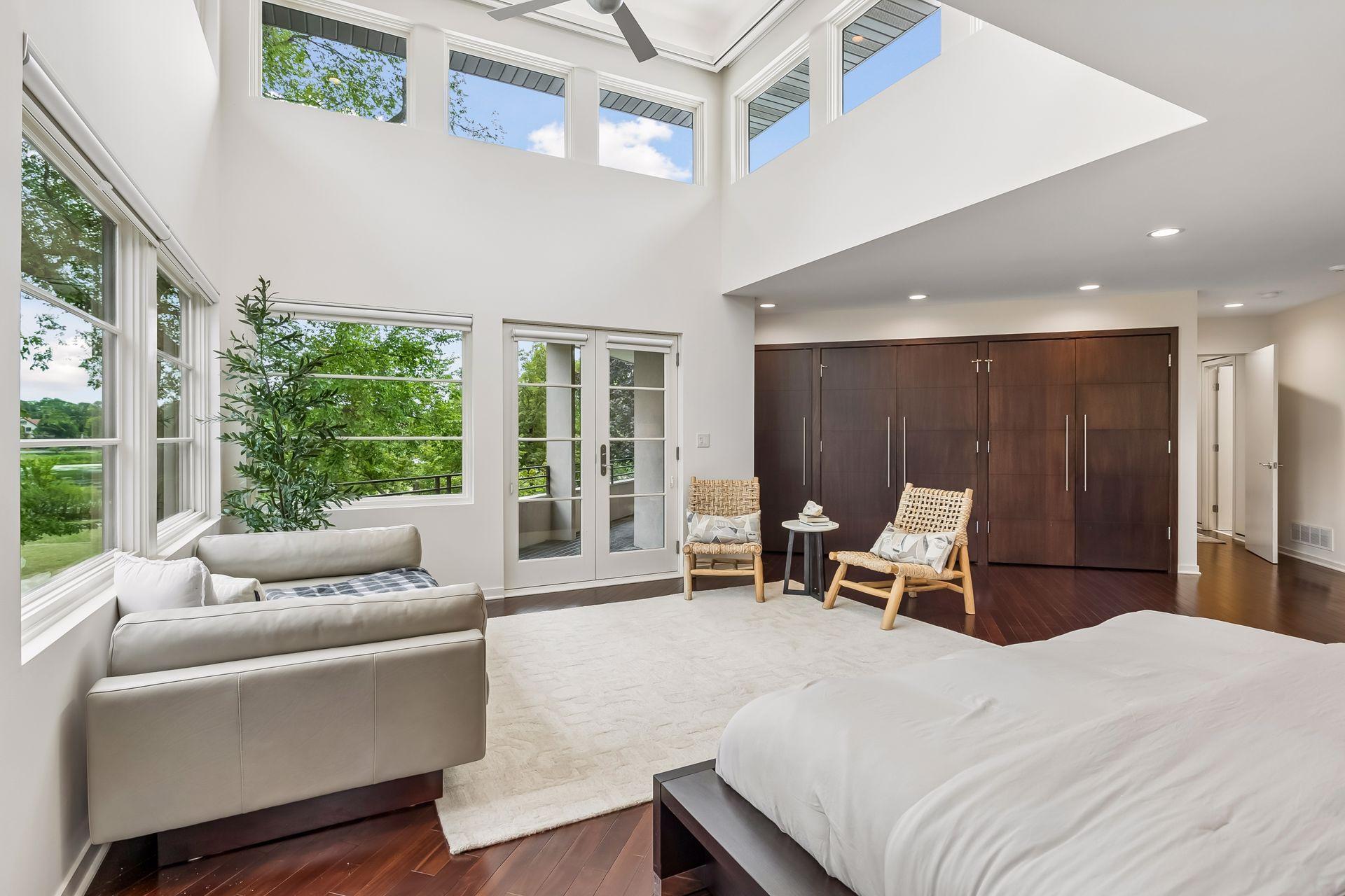 2100 W Lake Of The Isles Parkway