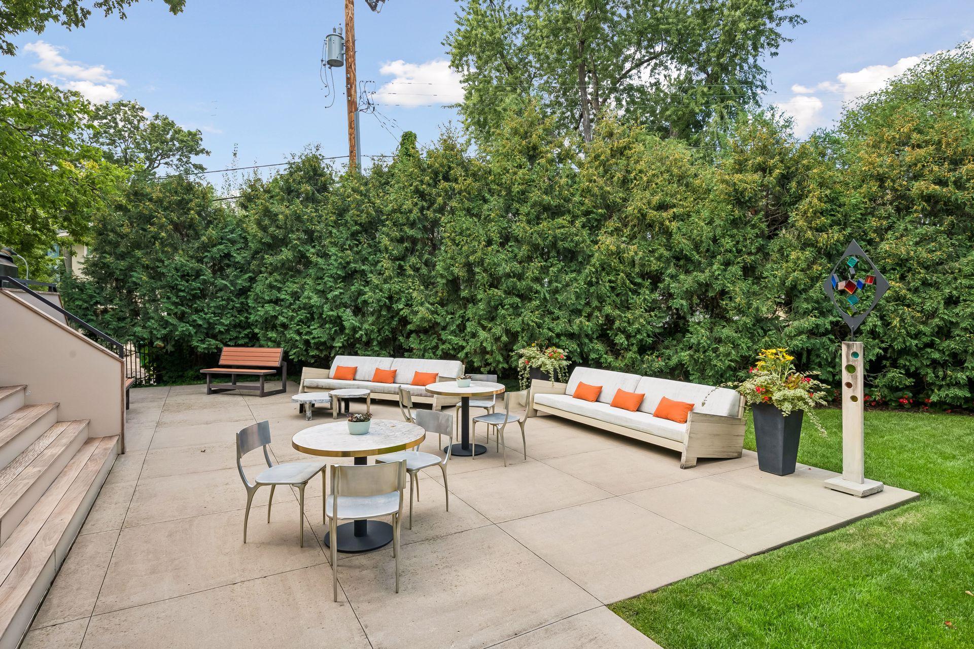 2100 W Lake Of The Isles Parkway