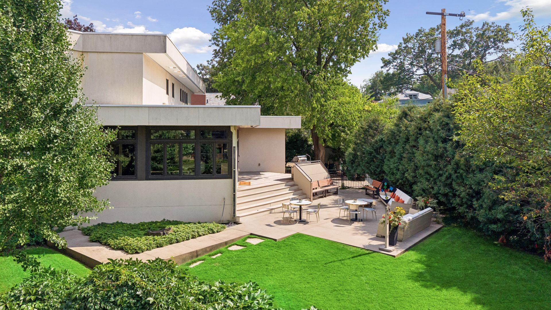 2100 W Lake Of The Isles Parkway