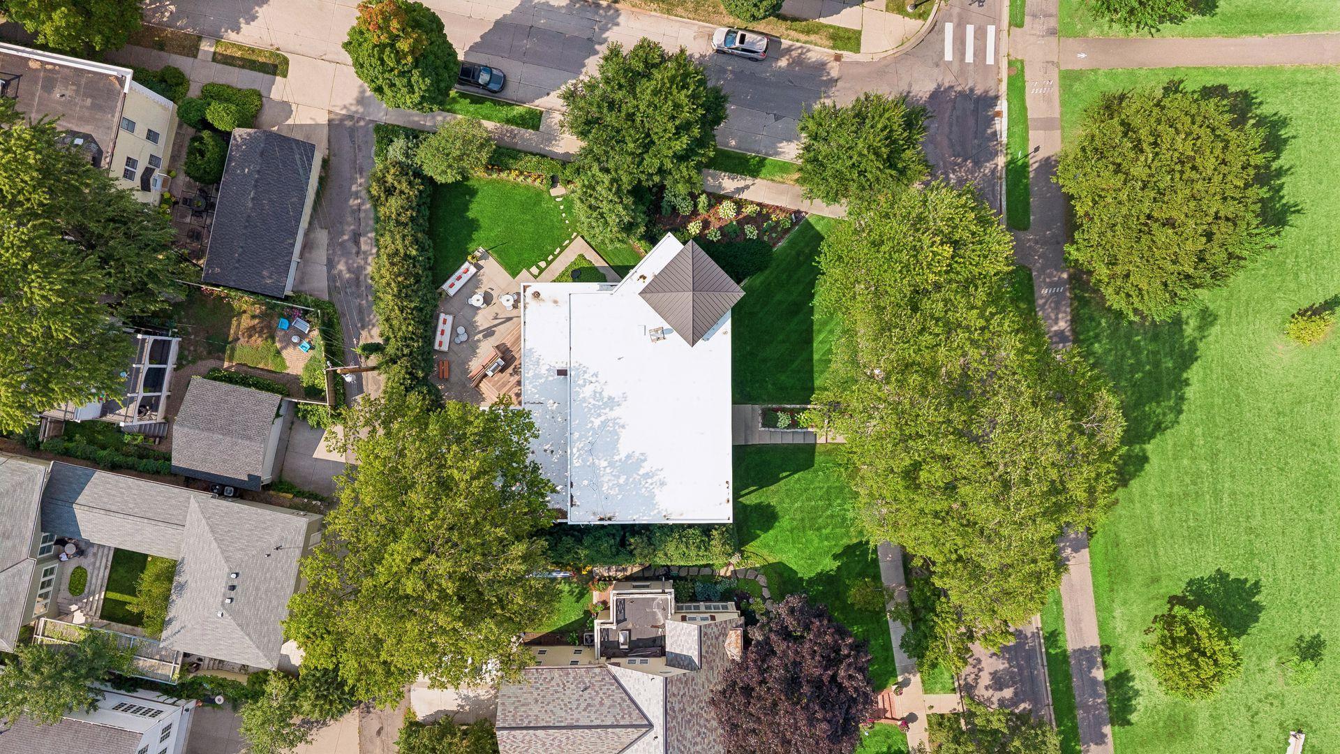 2100 W Lake Of The Isles Parkway