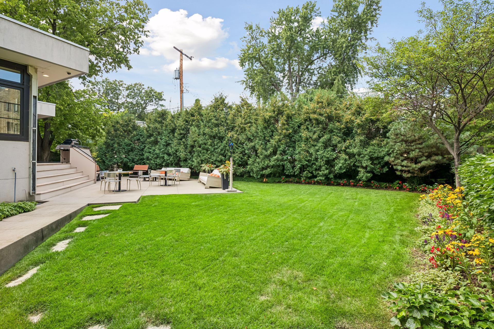 2100 W Lake Of The Isles Parkway