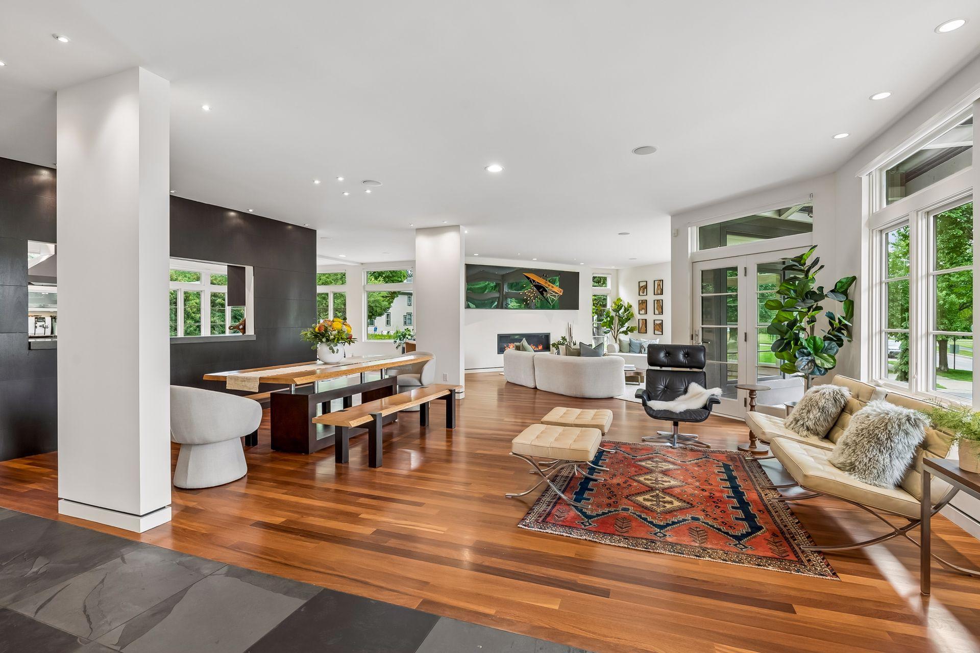 2100 W Lake Of The Isles Parkway