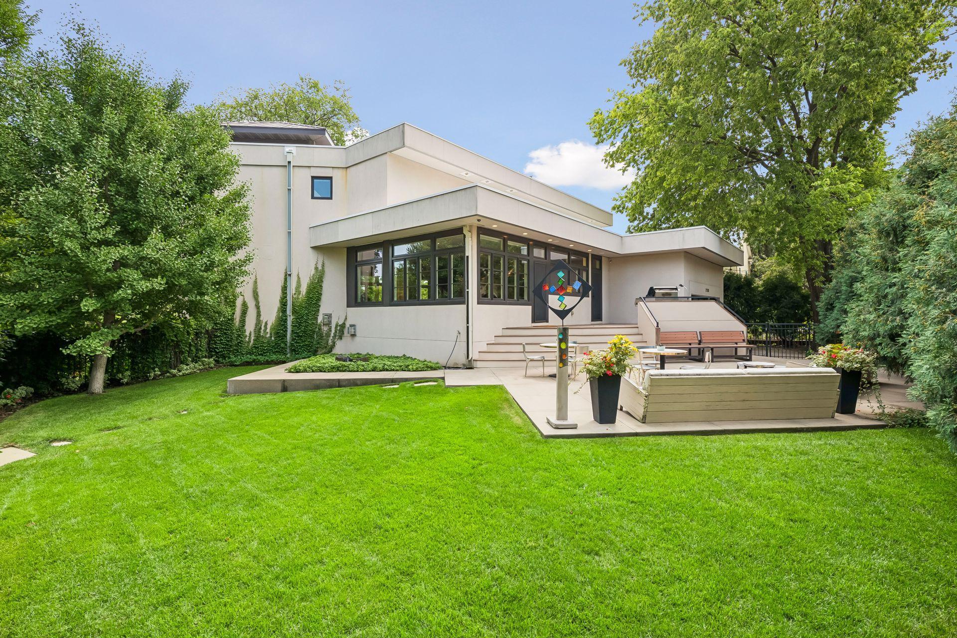 2100 W Lake Of The Isles Parkway