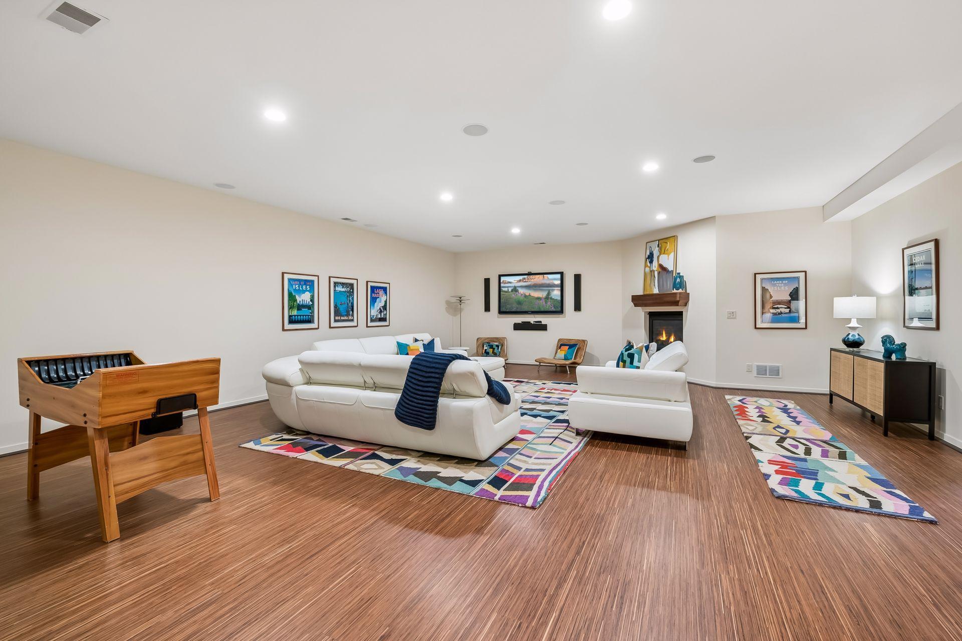2100 W Lake Of The Isles Parkway