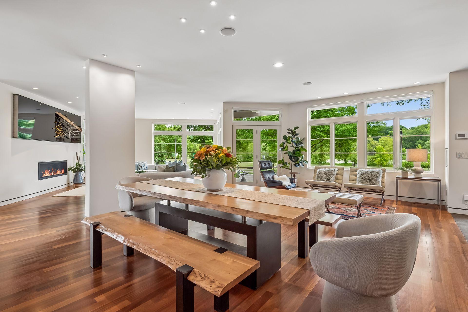 2100 W Lake Of The Isles Parkway