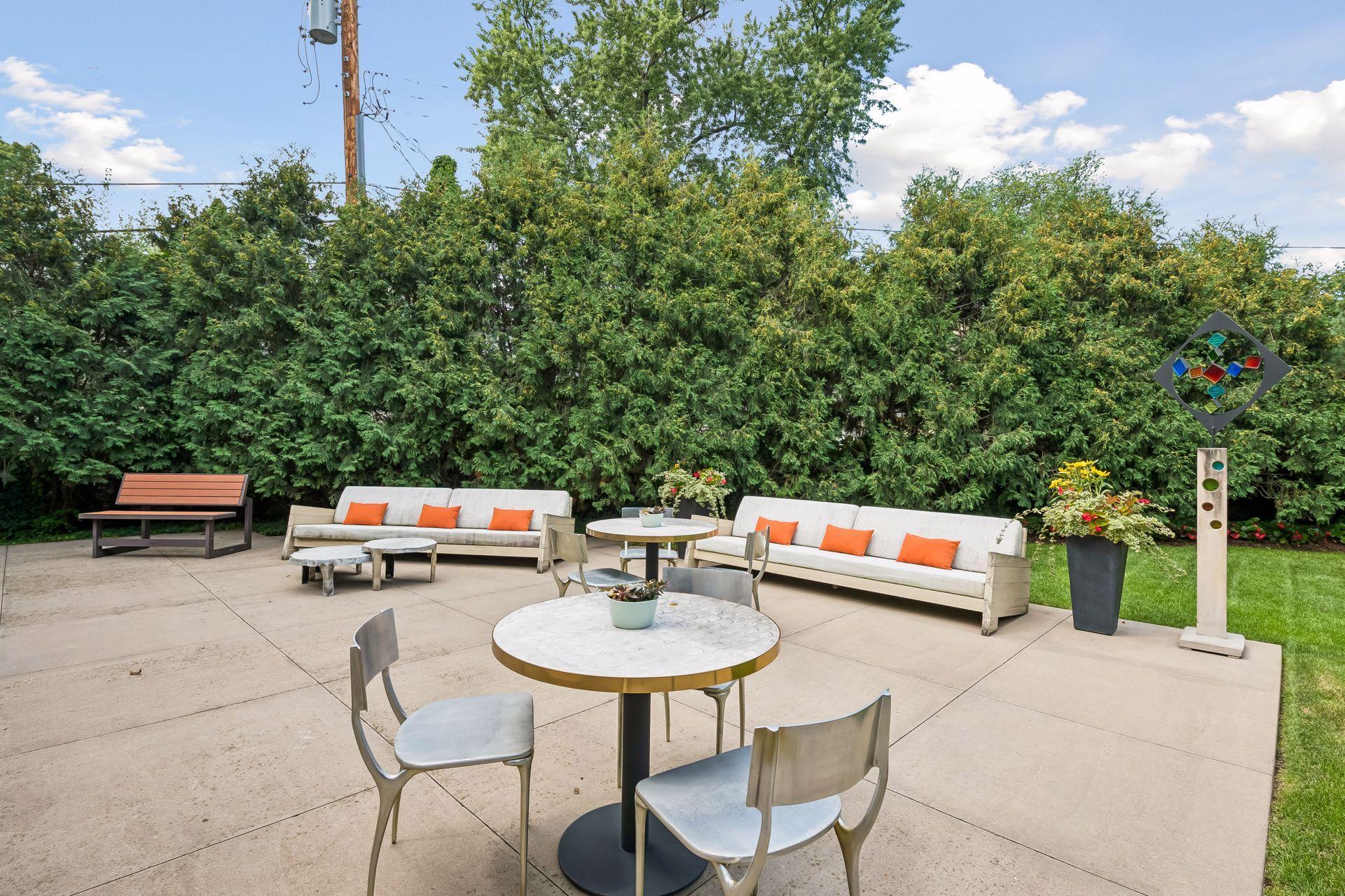 2100 W Lake Of The Isles Parkway