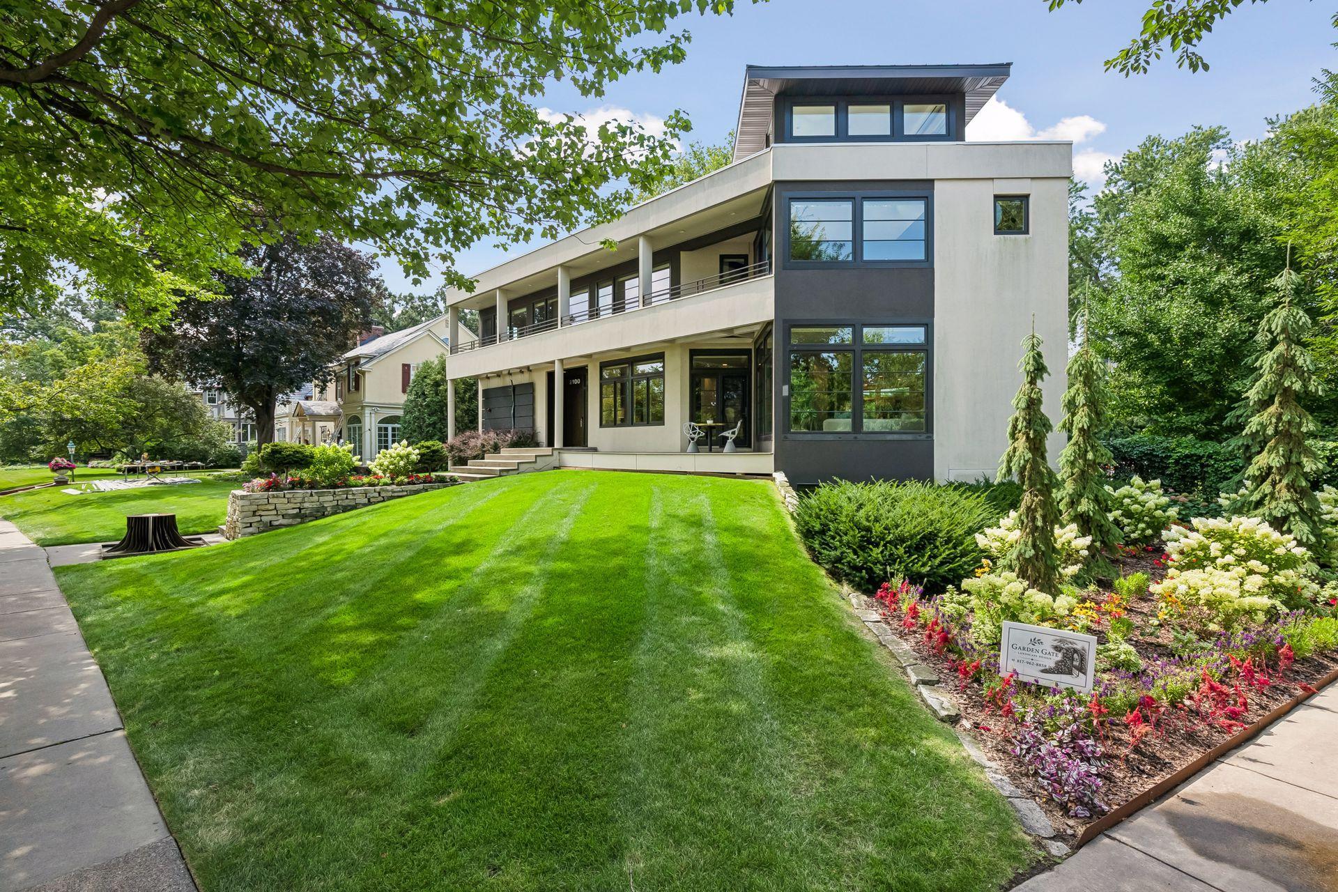2100 W Lake Of The Isles Parkway