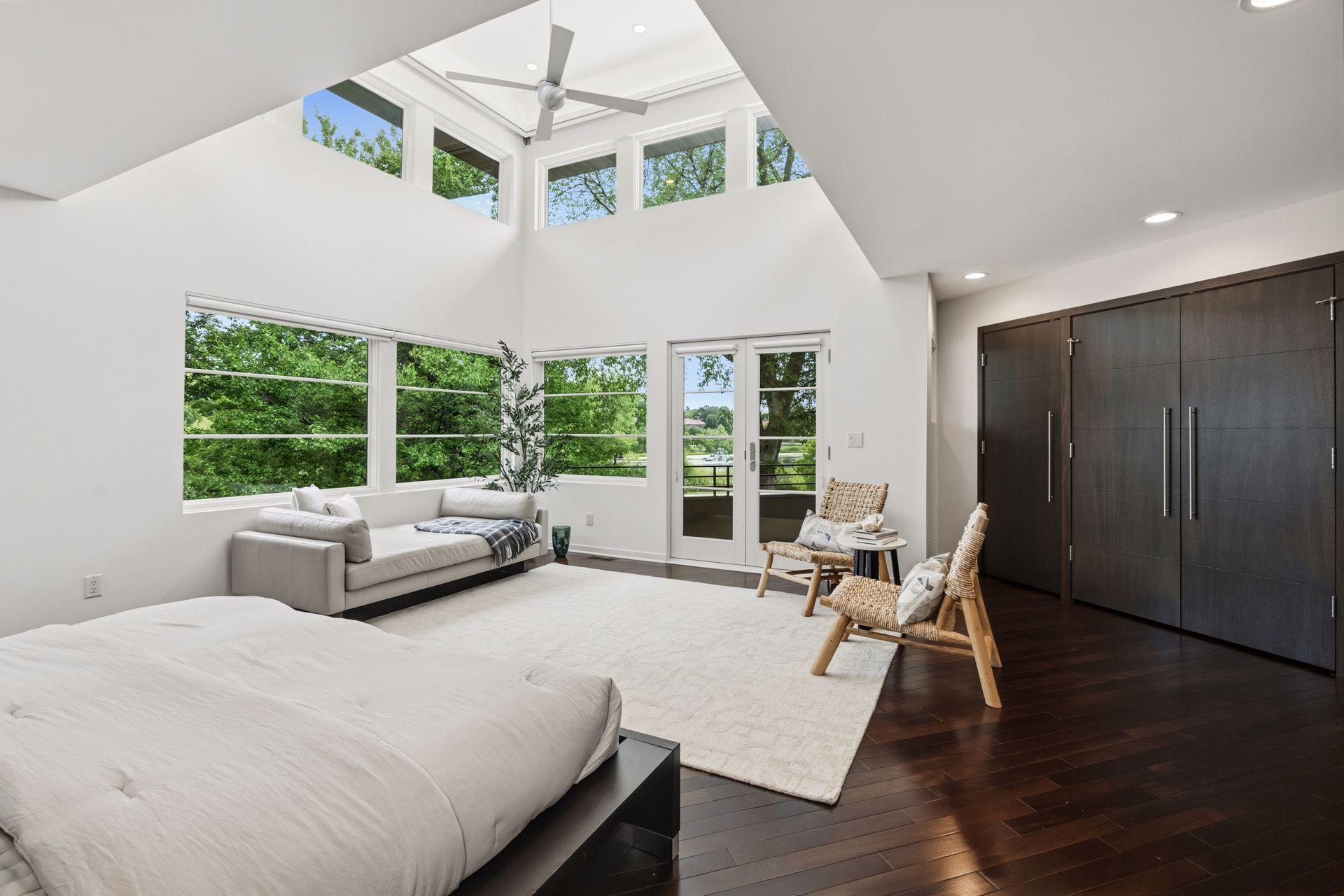 2100 W Lake Of The Isles Parkway