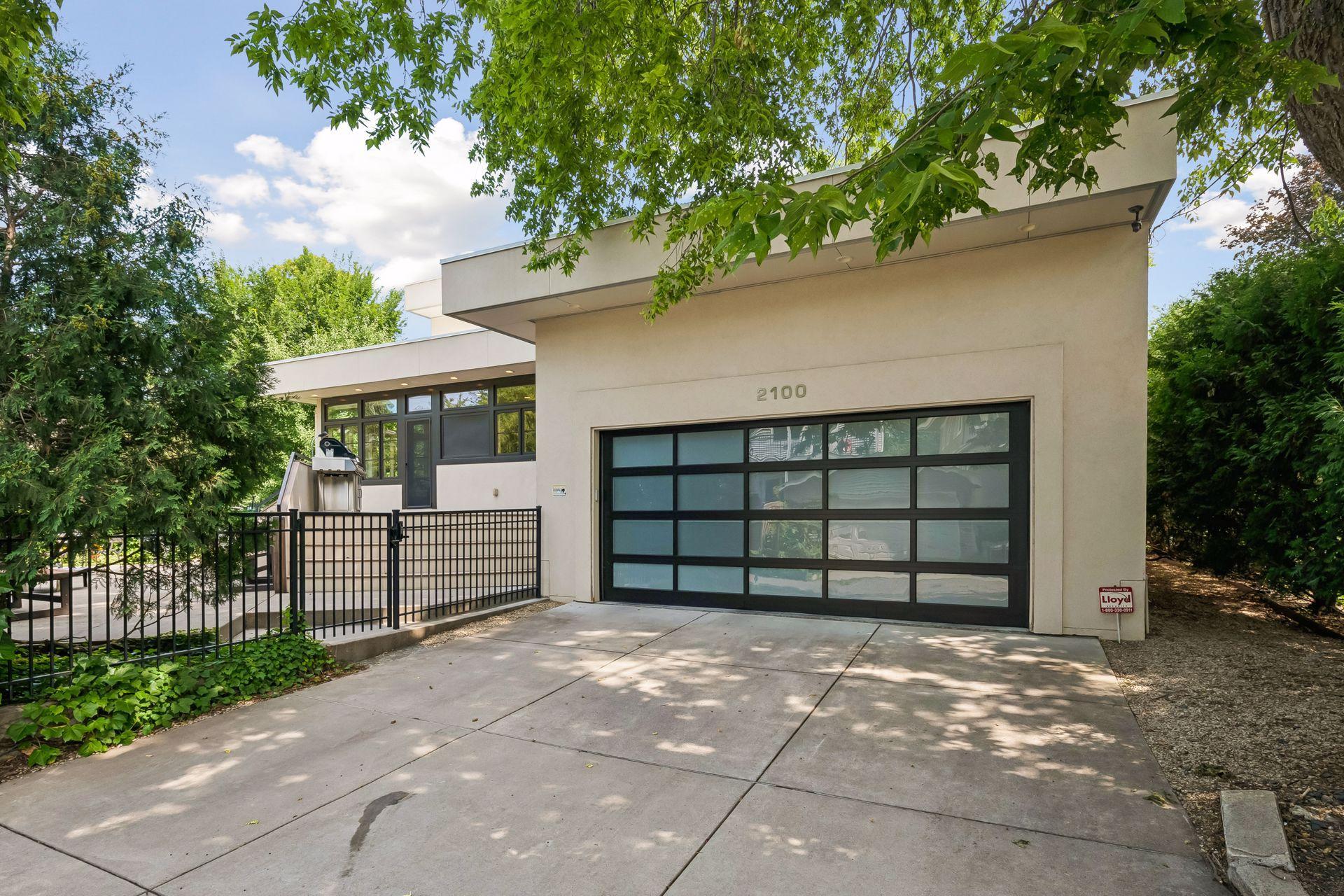 2100 W Lake Of The Isles Parkway