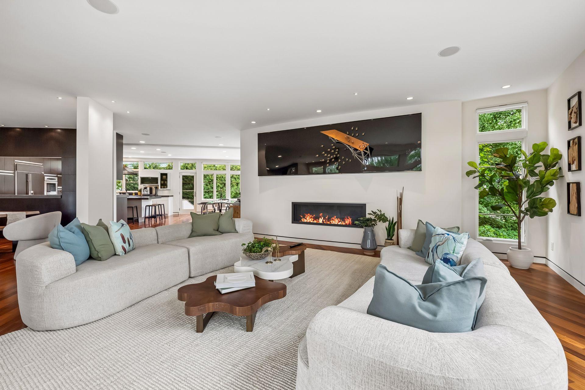 2100 W Lake Of The Isles Parkway
