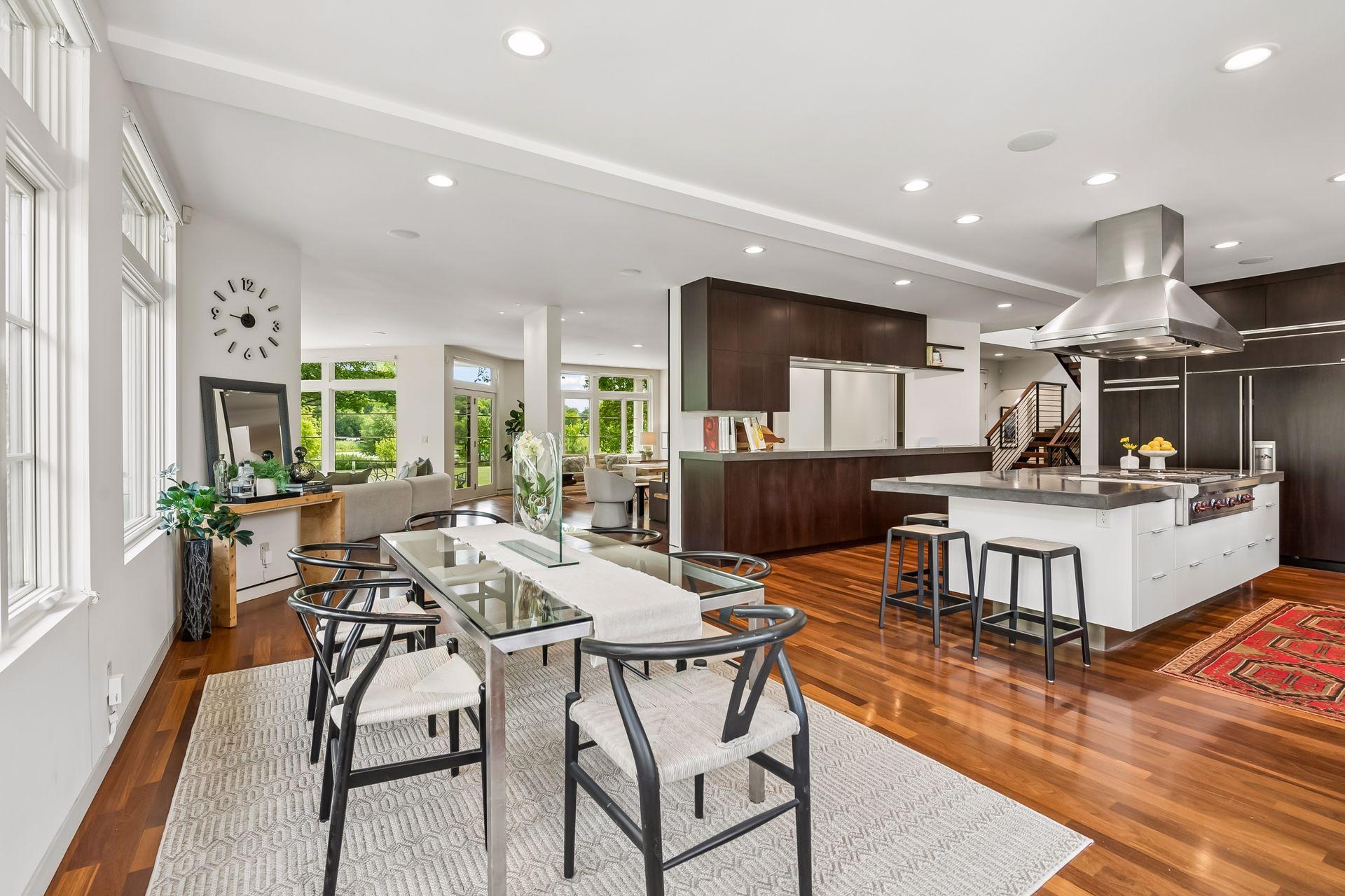 2100 W Lake Of The Isles Parkway