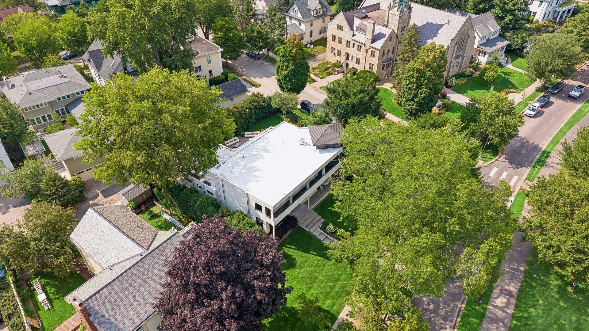2100 W Lake Of The Isles Parkway