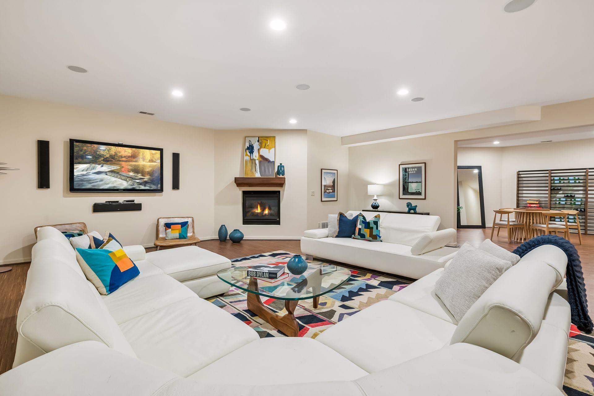 2100 W Lake Of The Isles Parkway