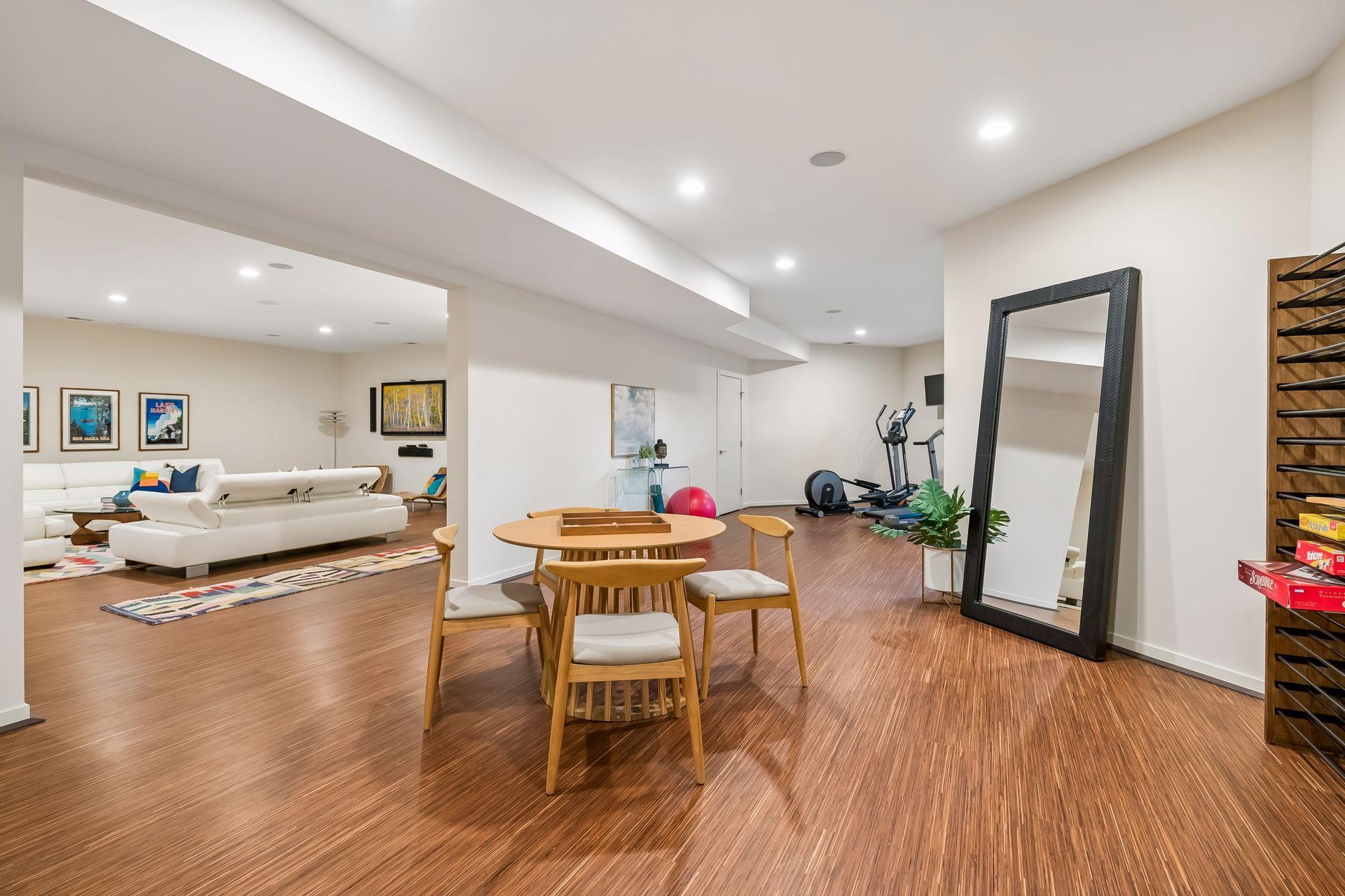 2100 W Lake Of The Isles Parkway
