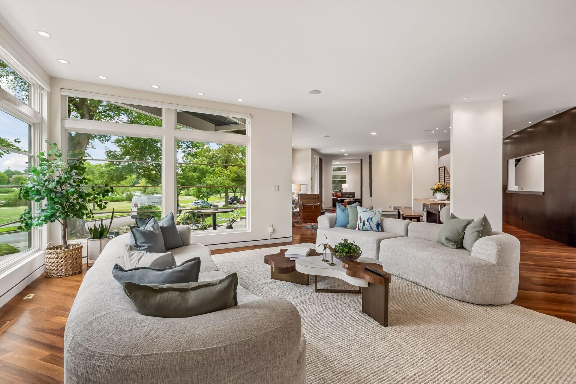 2100 W Lake Of The Isles Parkway