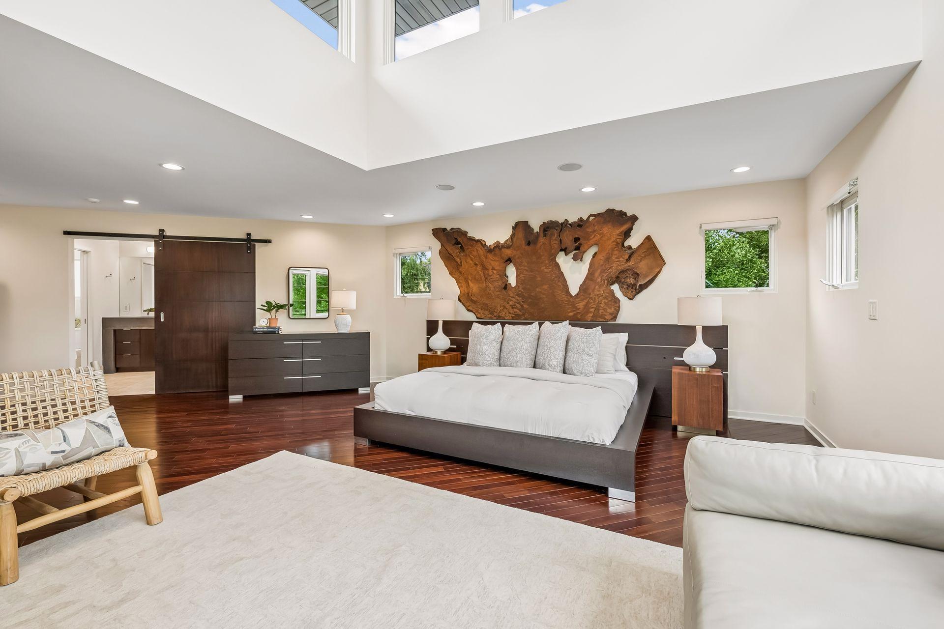 2100 W Lake Of The Isles Parkway