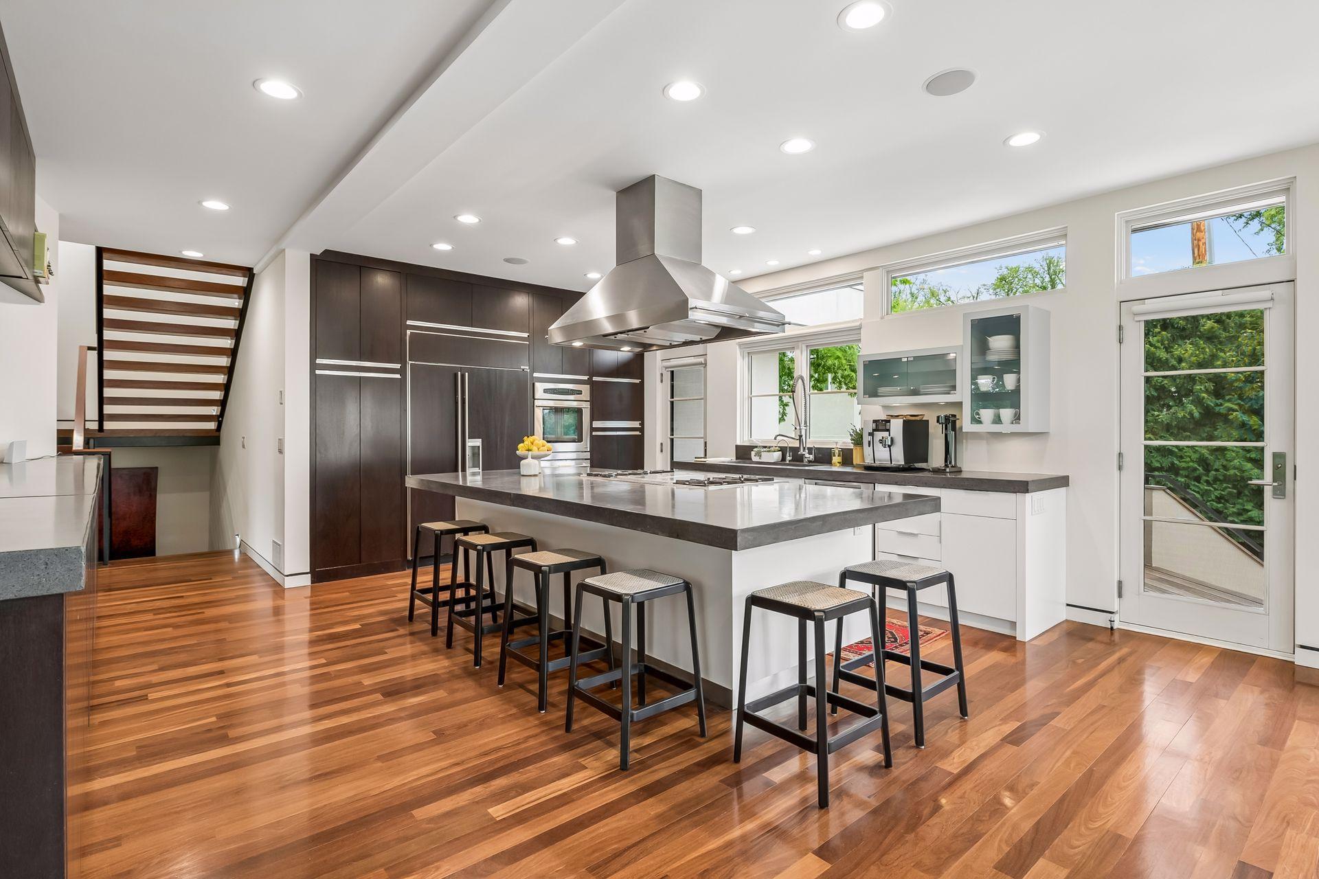 2100 W Lake Of The Isles Parkway
