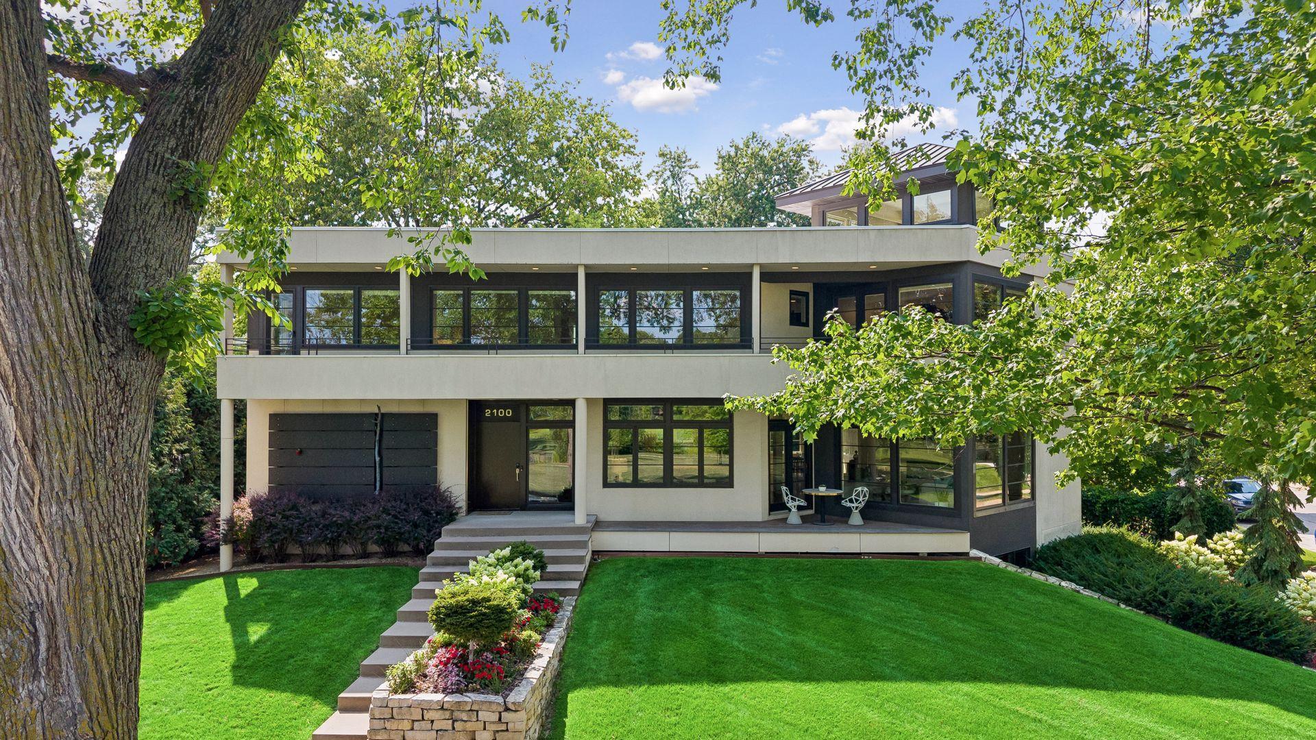 2100 W Lake Of The Isles Parkway