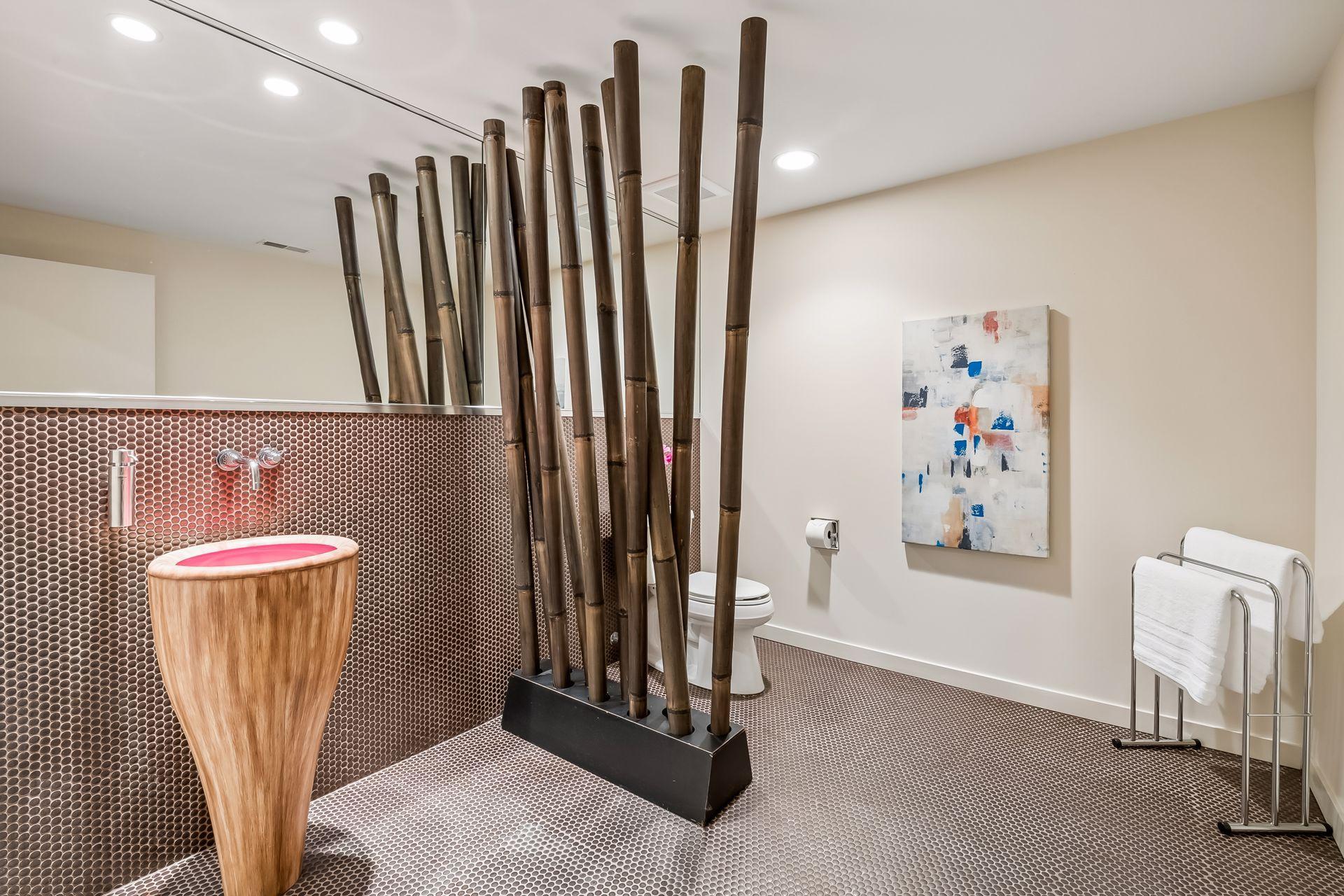 2100 W Lake Of The Isles Parkway