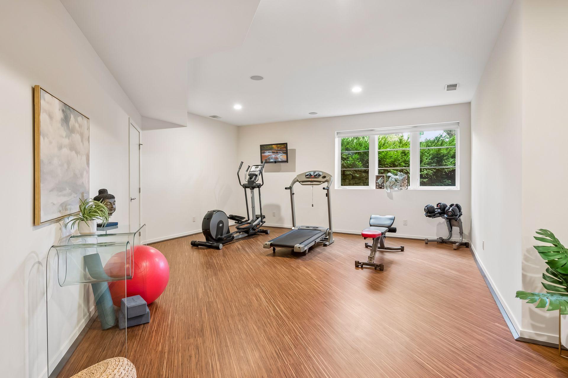 2100 W Lake Of The Isles Parkway
