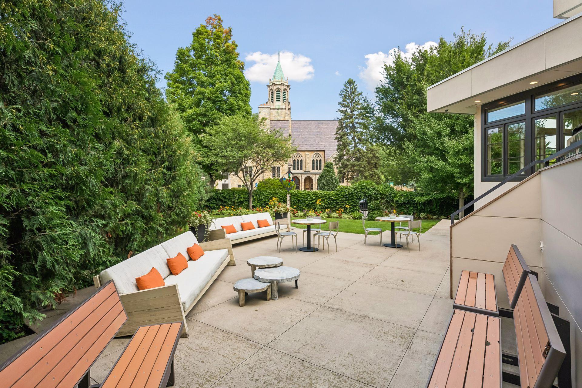2100 W Lake Of The Isles Parkway