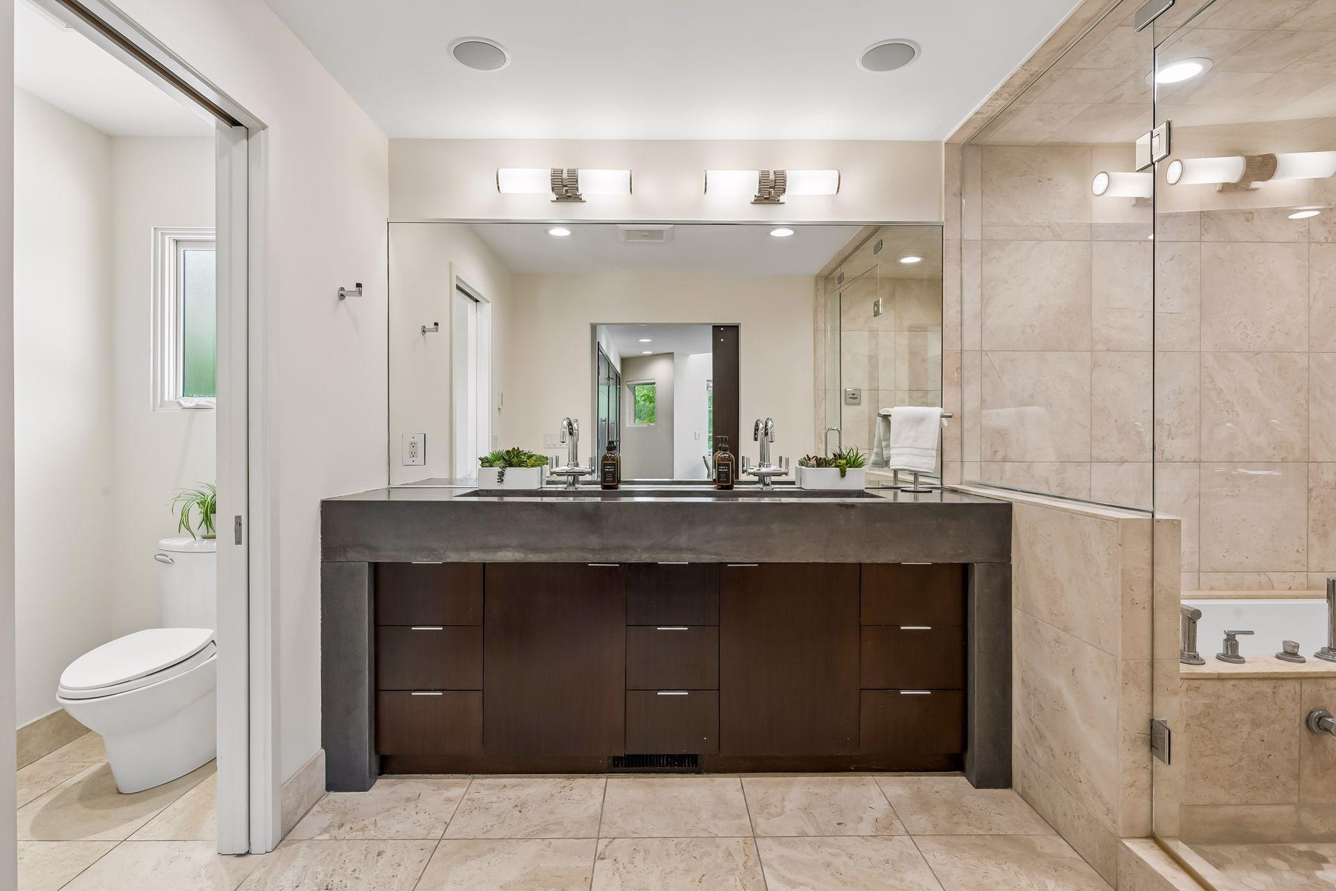 2100 W Lake Of The Isles Parkway