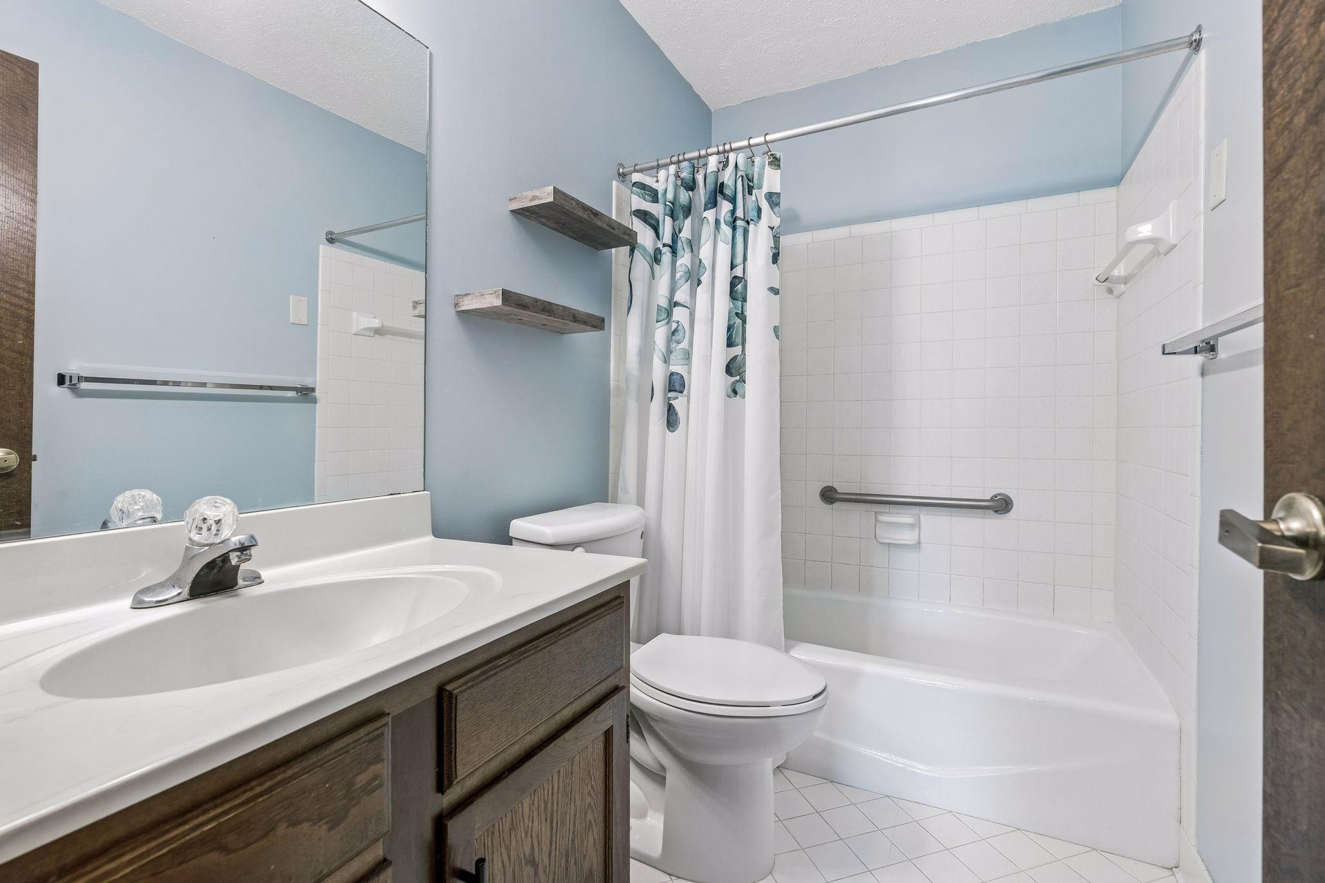 4710 58th Avenue N Unit: 201