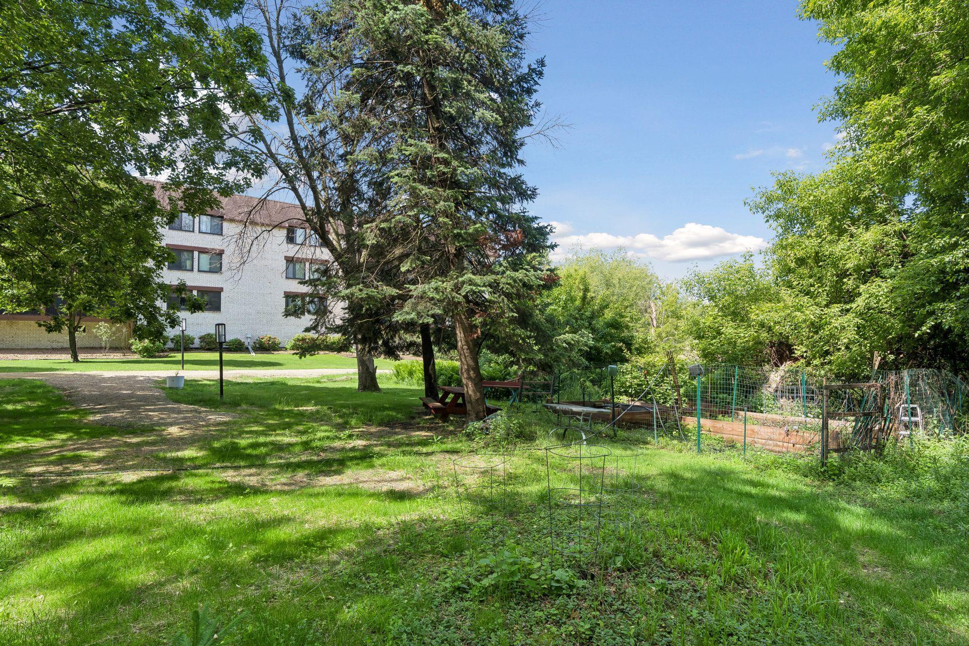 4710 58th Avenue N Unit: 201