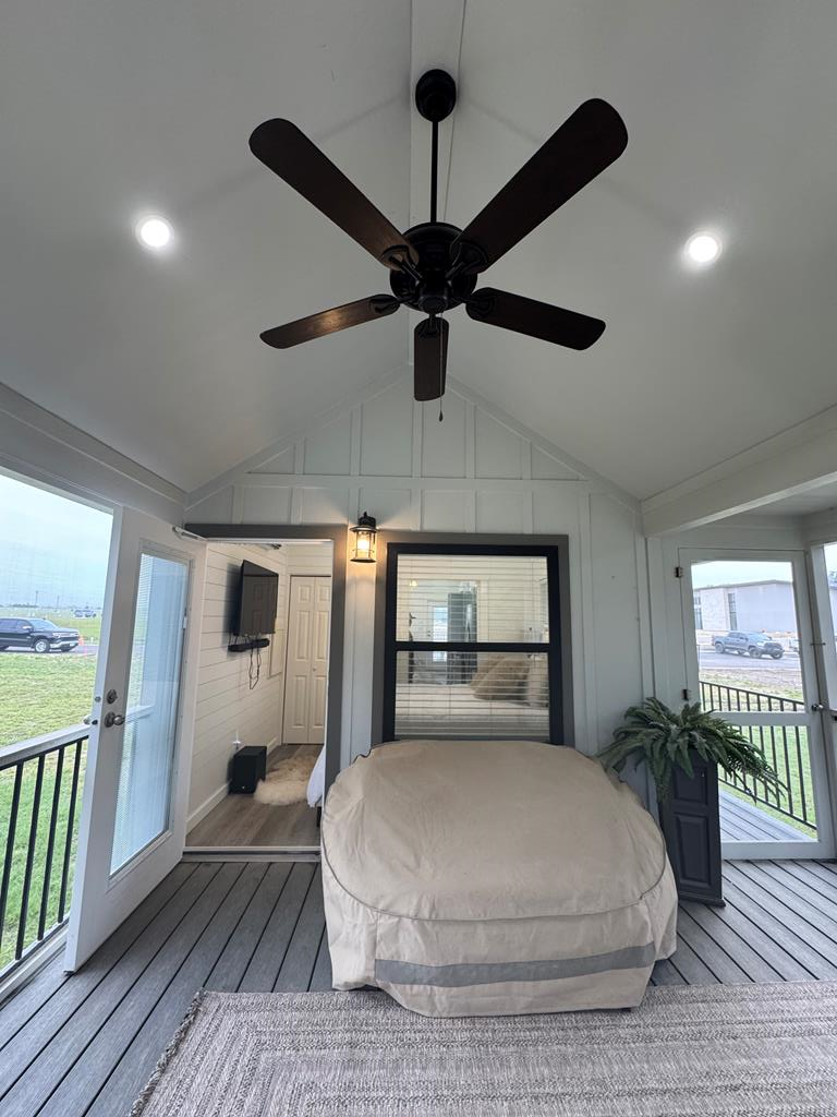 11515 E US Hwy 290 # 94