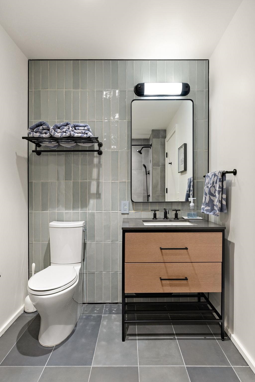 1425 HUDSON ST Unit: 6B