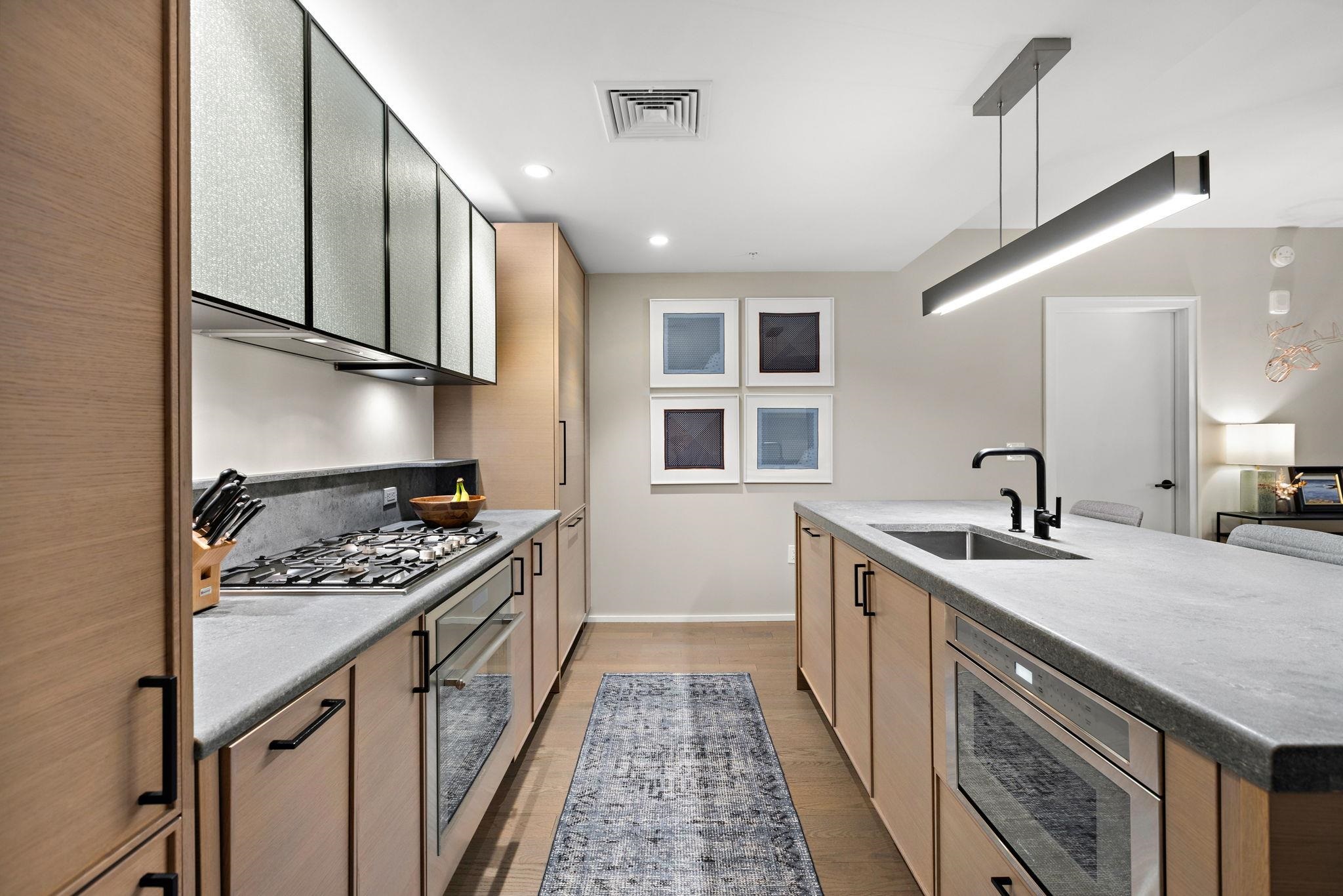 1425 HUDSON ST Unit: 6B