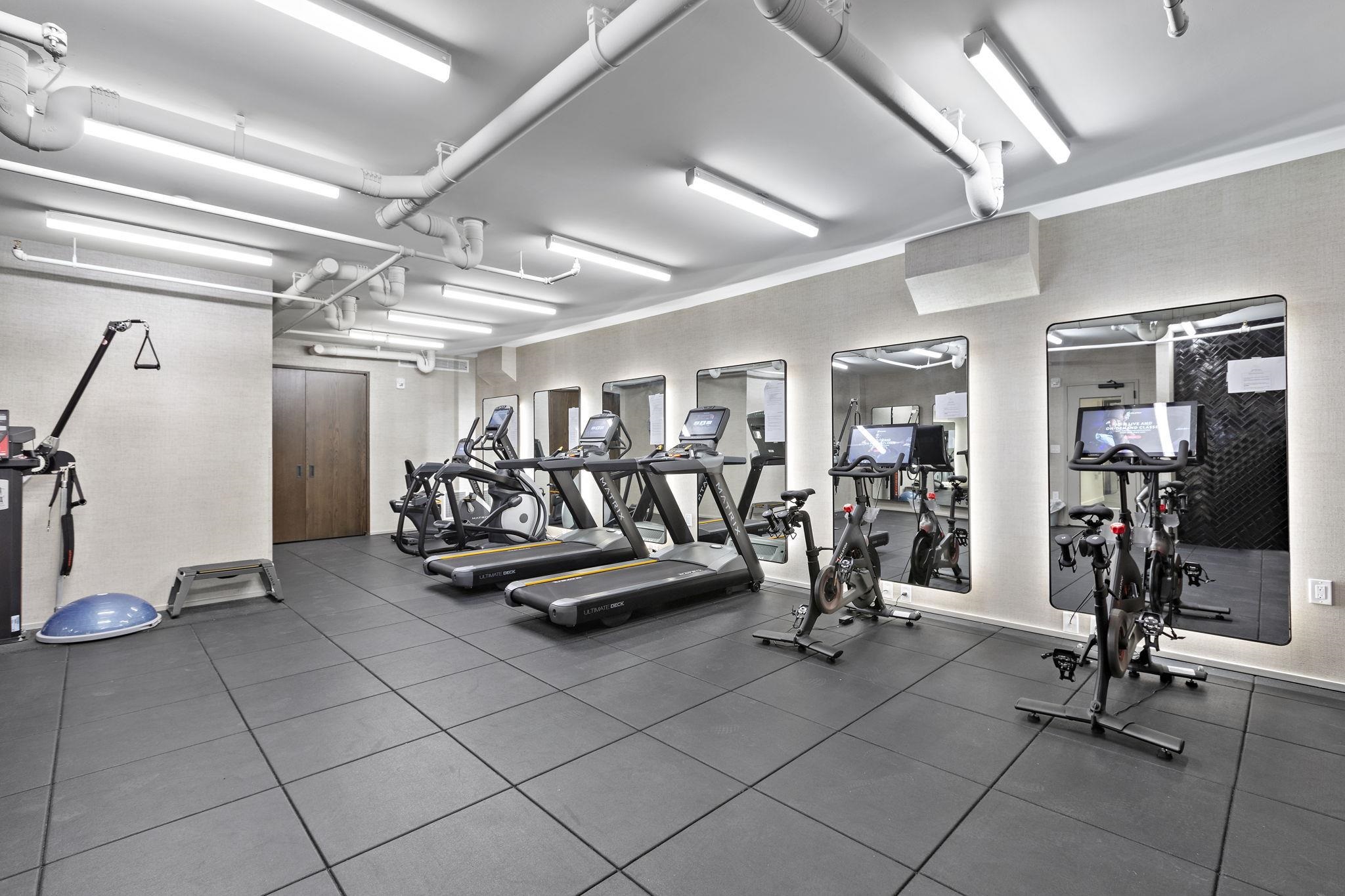 1425 HUDSON ST Unit: 6B