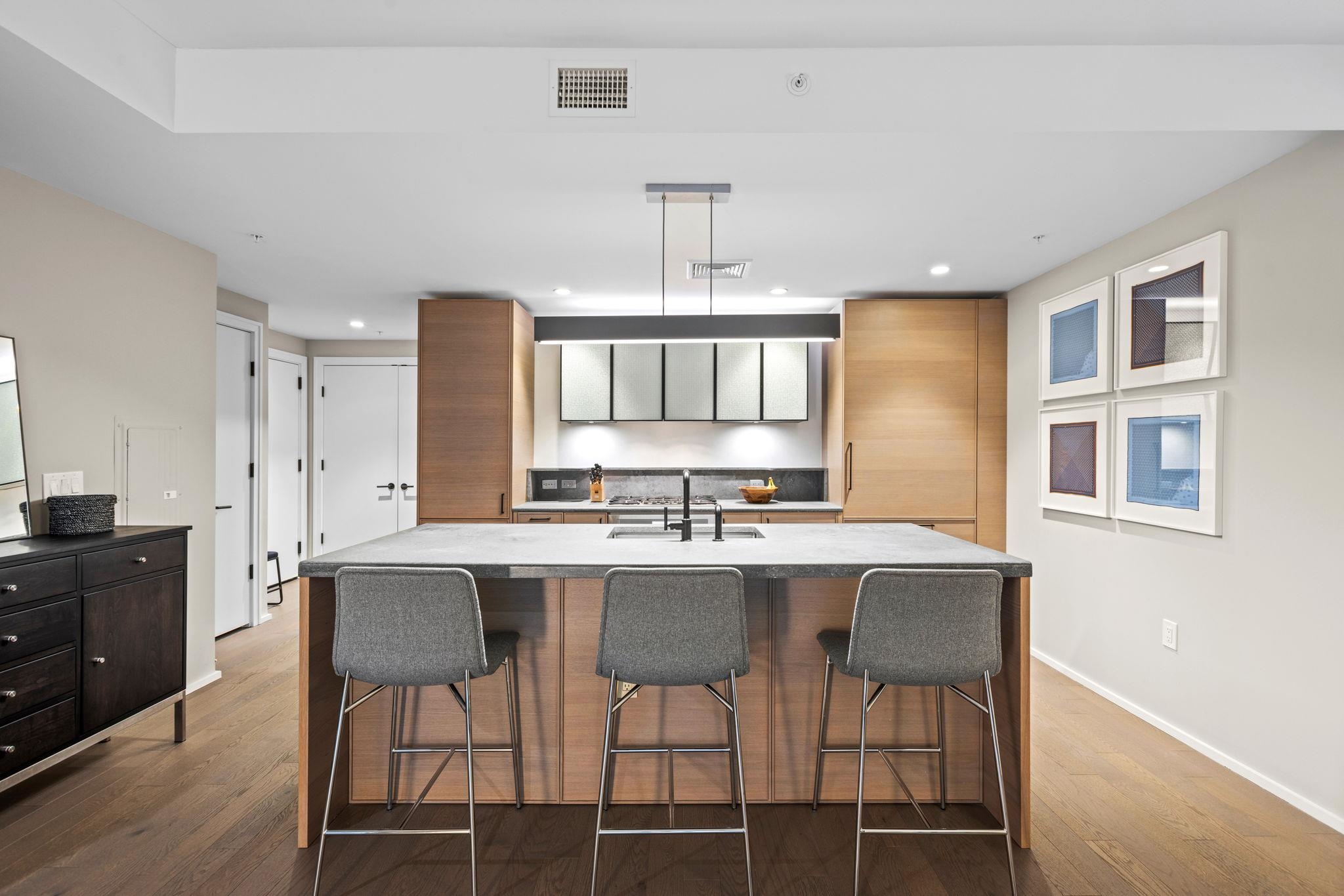 1425 HUDSON ST Unit: 6B