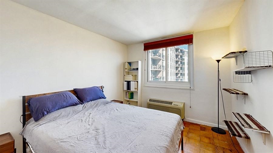 100 MANHATTAN AVE Unit: 1912