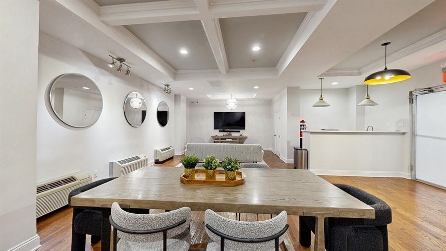 100 MANHATTAN AVE Unit: 1912