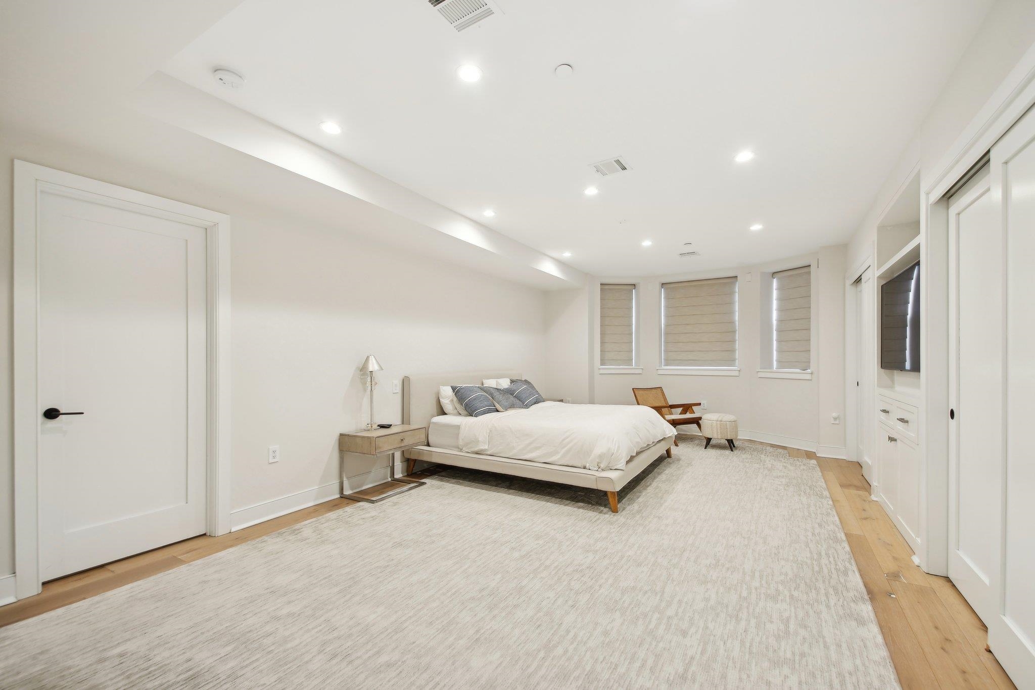 702 HUDSON ST Unit: 1