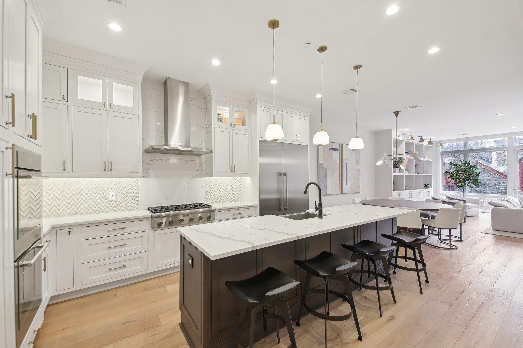 702 HUDSON ST Unit: 1