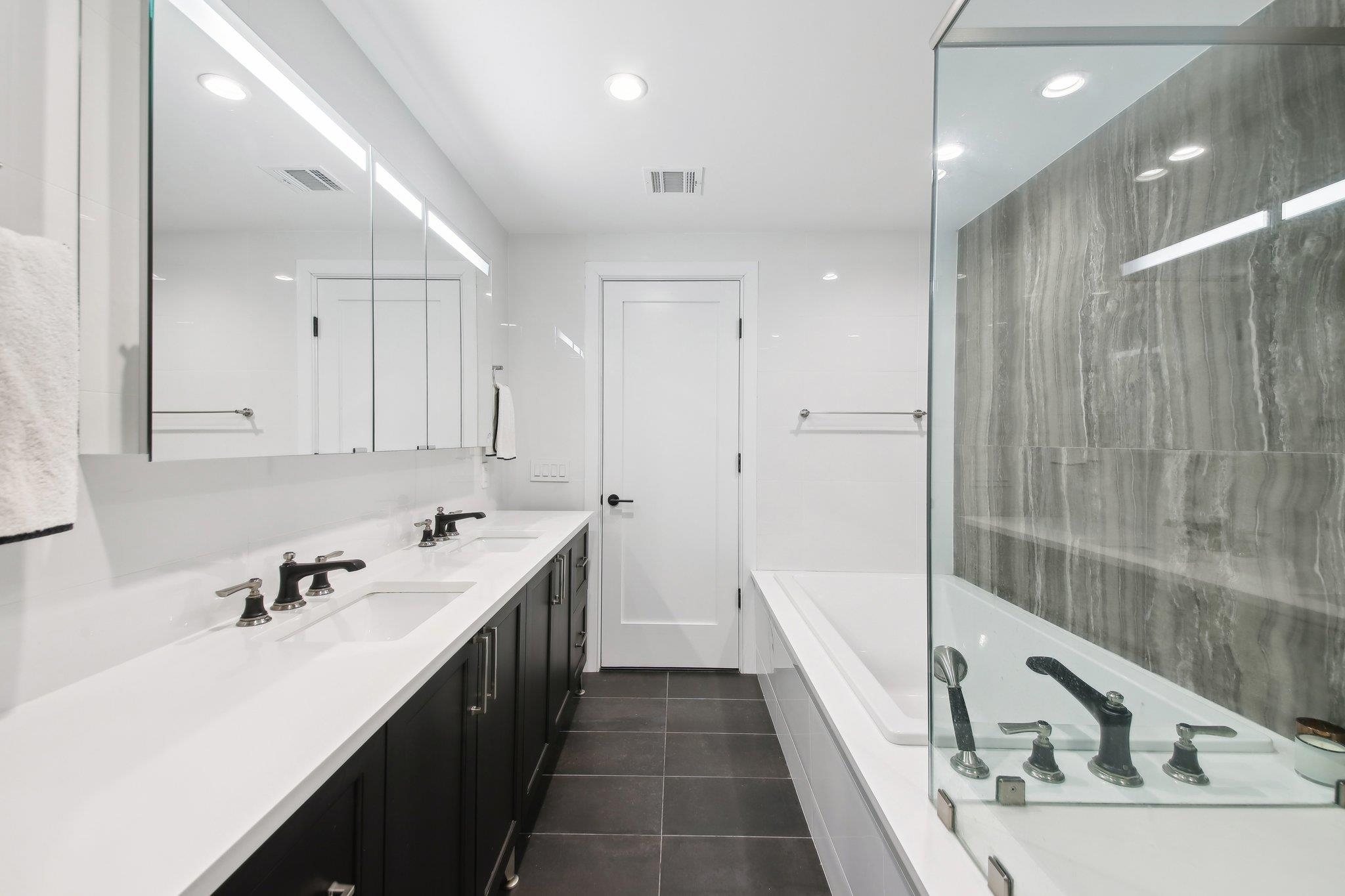 702 HUDSON ST Unit: 1