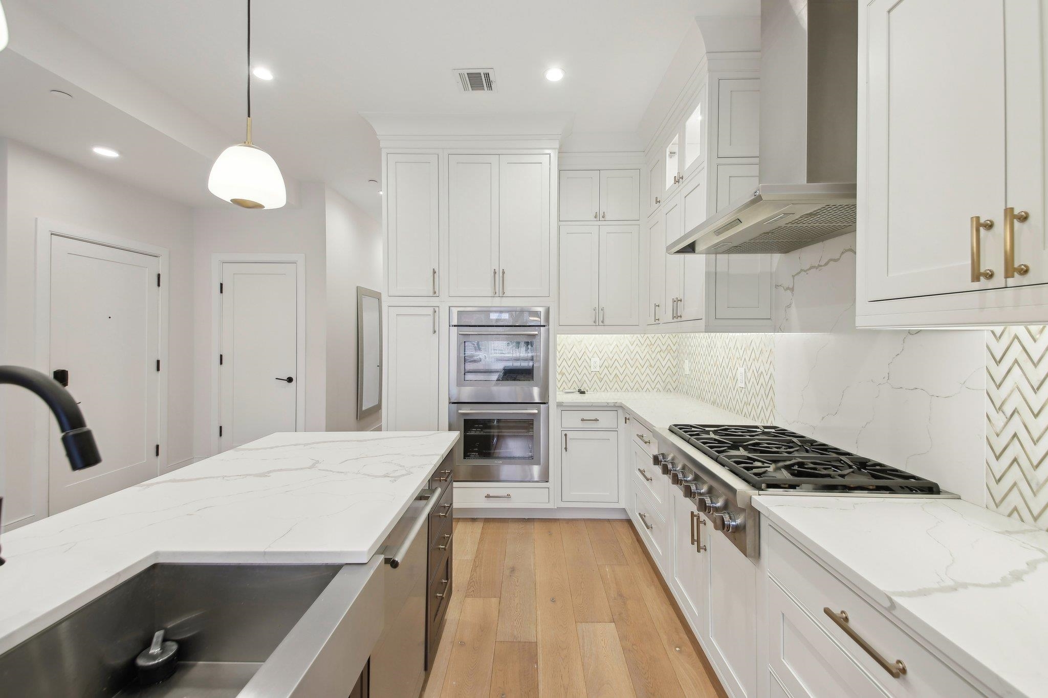 702 HUDSON ST Unit: 1