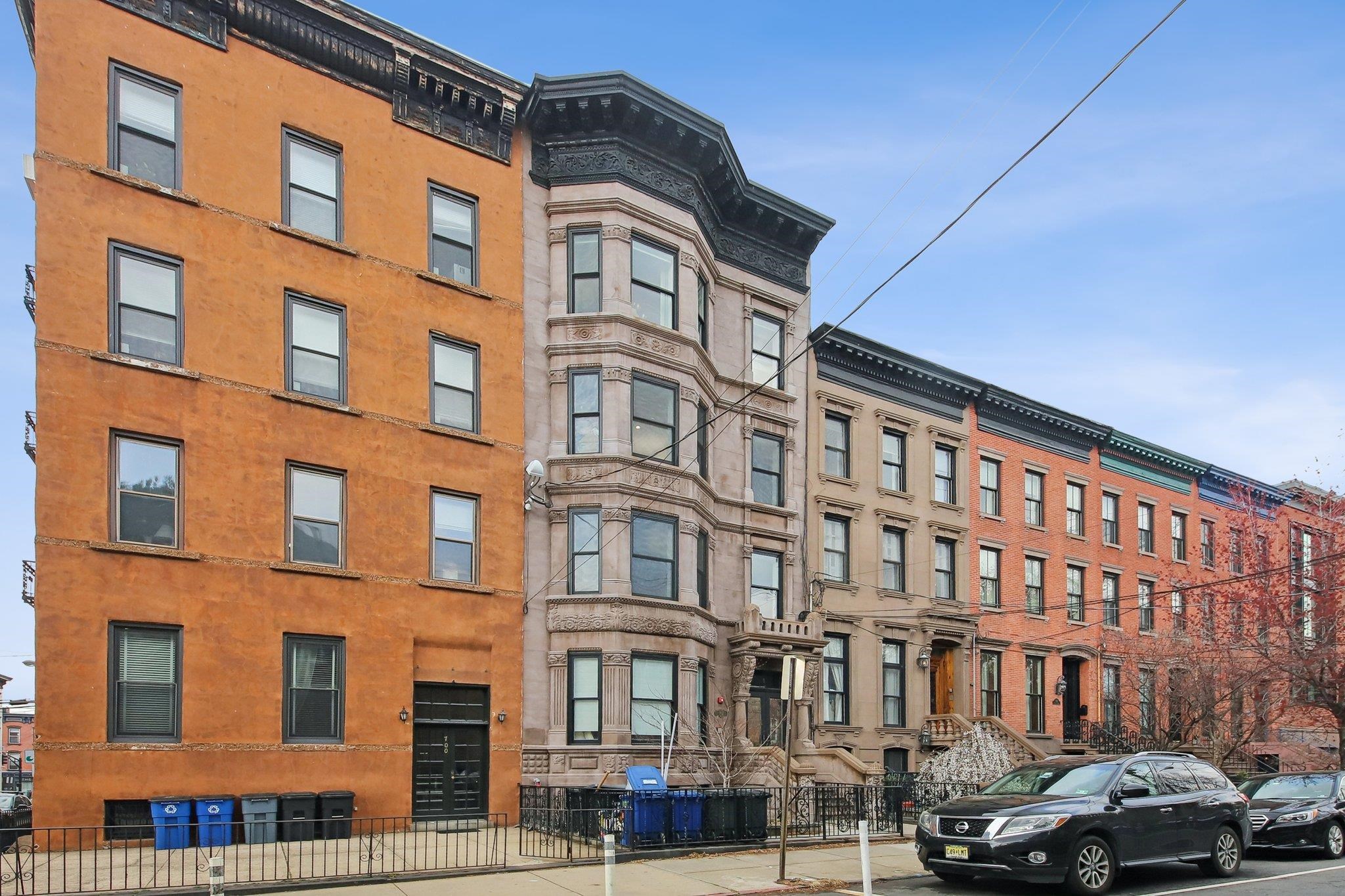 702 HUDSON ST Unit: 1