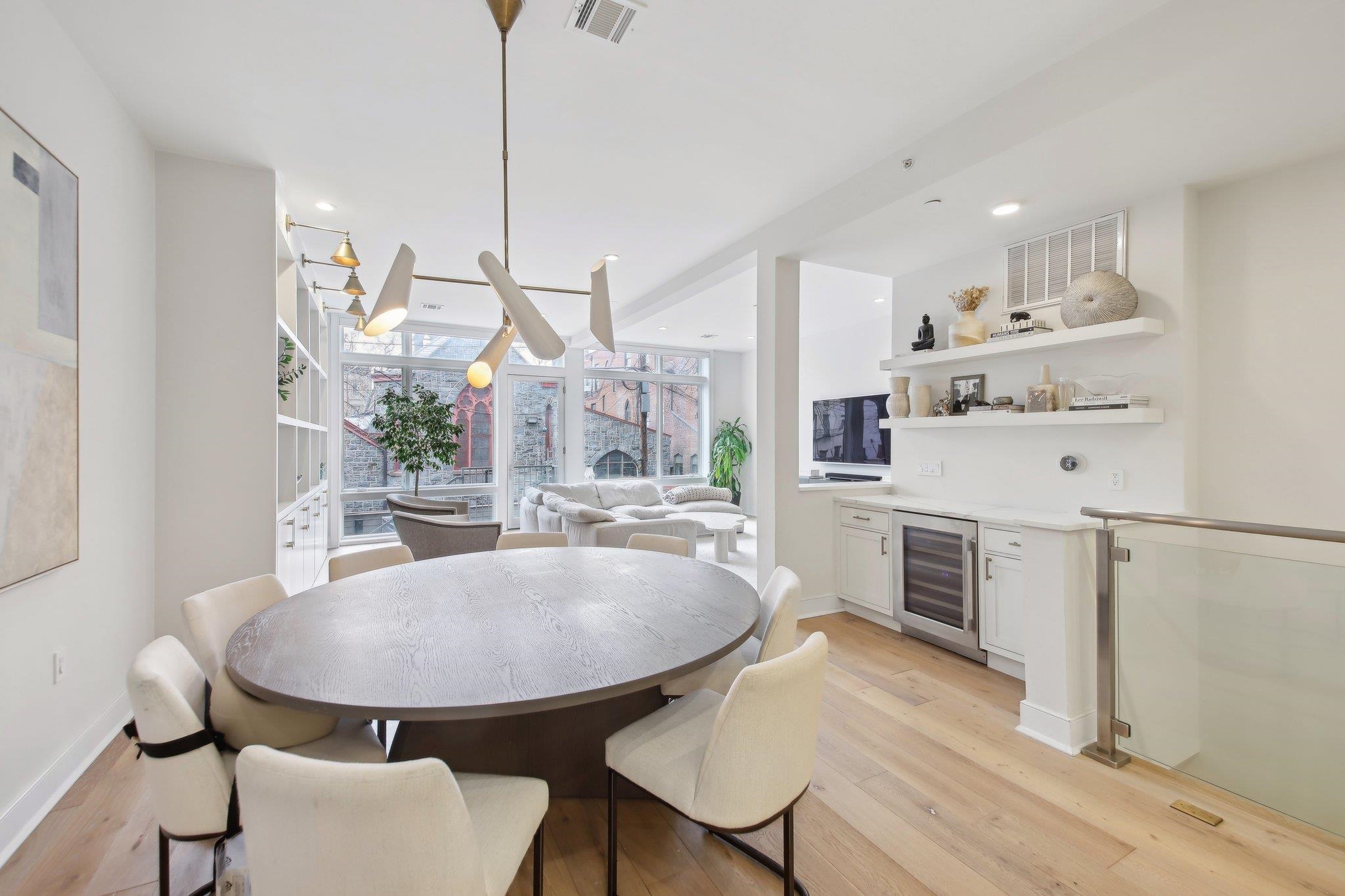 702 HUDSON ST Unit: 1