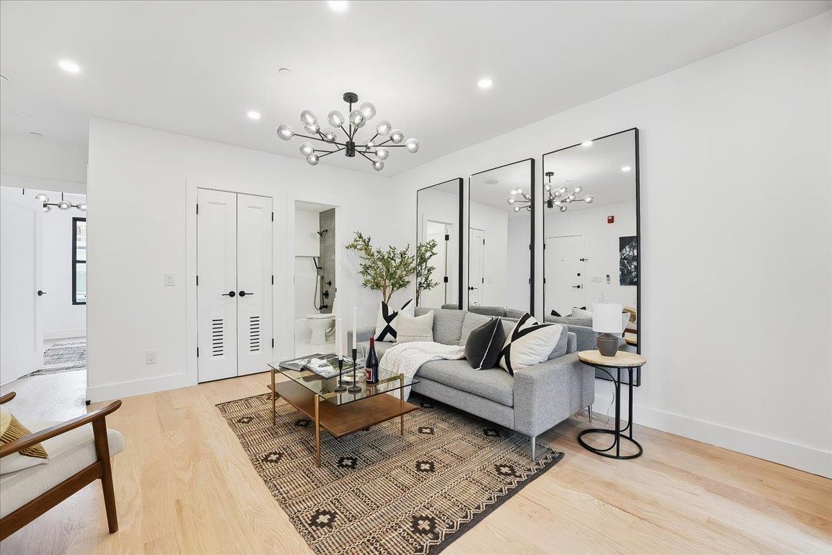 347 PAVONIA AVE Unit: 3