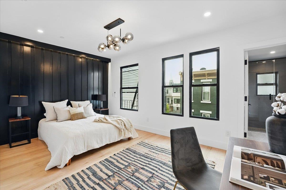 347 PAVONIA AVE Unit: 3