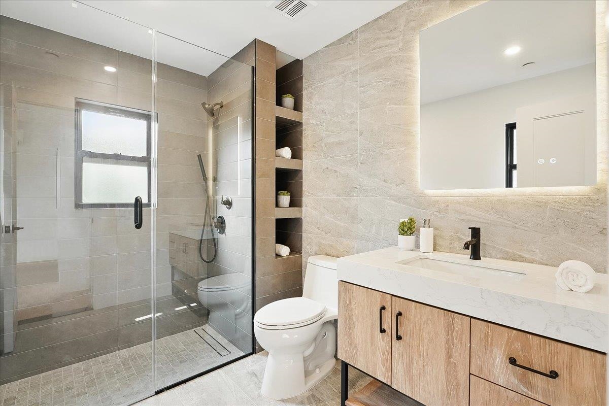 347 PAVONIA AVE Unit: 3